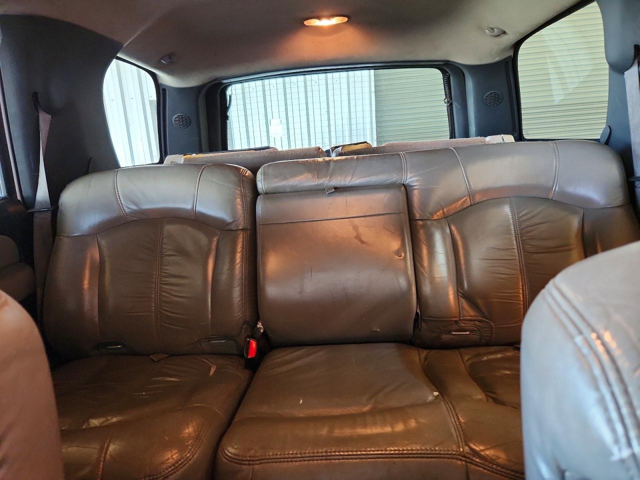 2002 Chevrolet Tahoe C1500 White vin: 1GNEC13Z92R235094