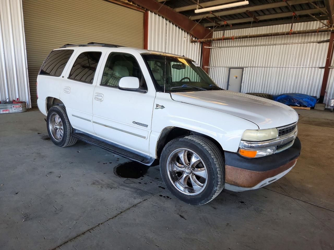 2002 Chevrolet Tahoe C1500 White vin: 1GNEC13Z92R235094