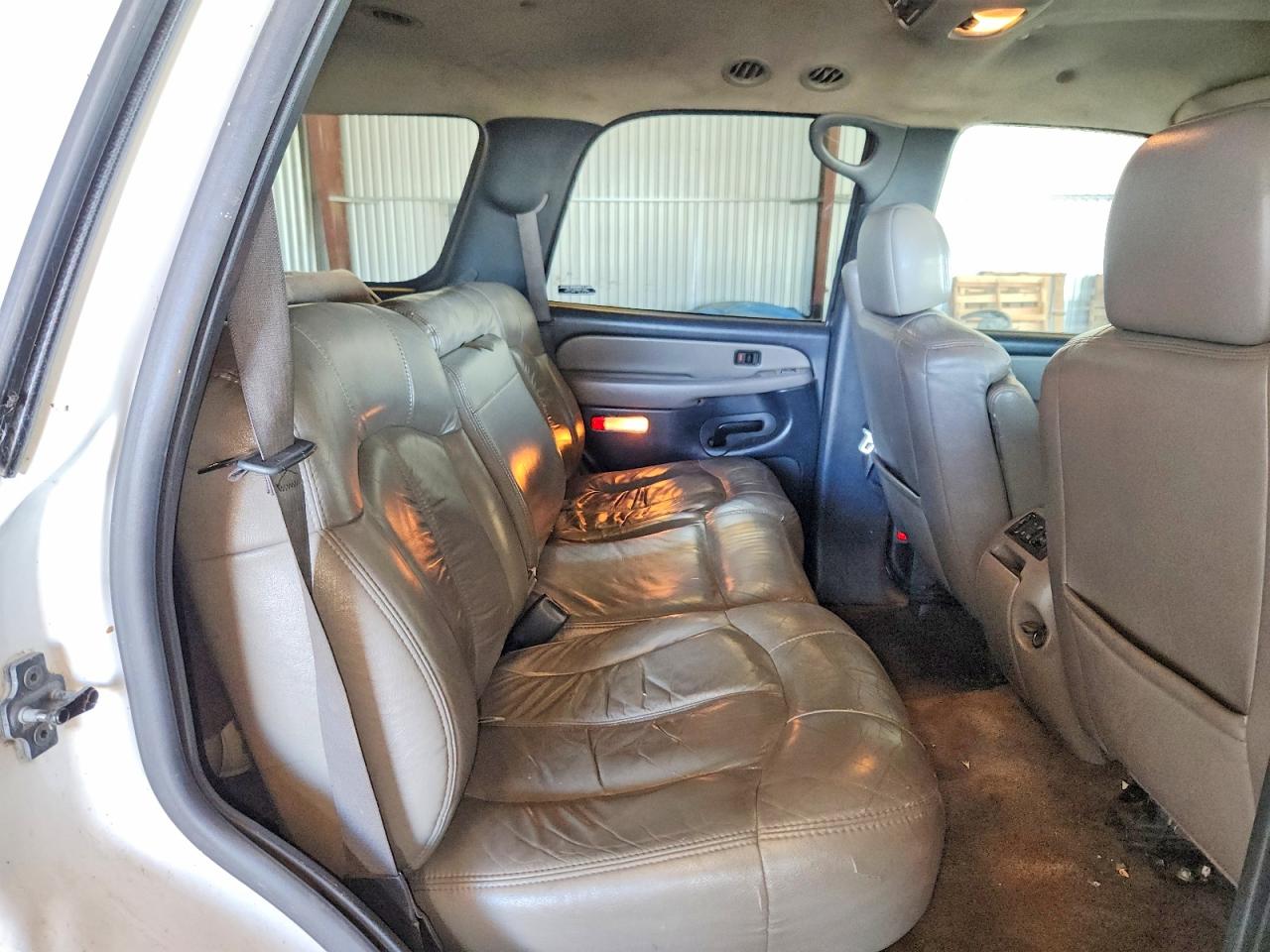 2002 Chevrolet Tahoe C1500 White vin: 1GNEC13Z92R235094