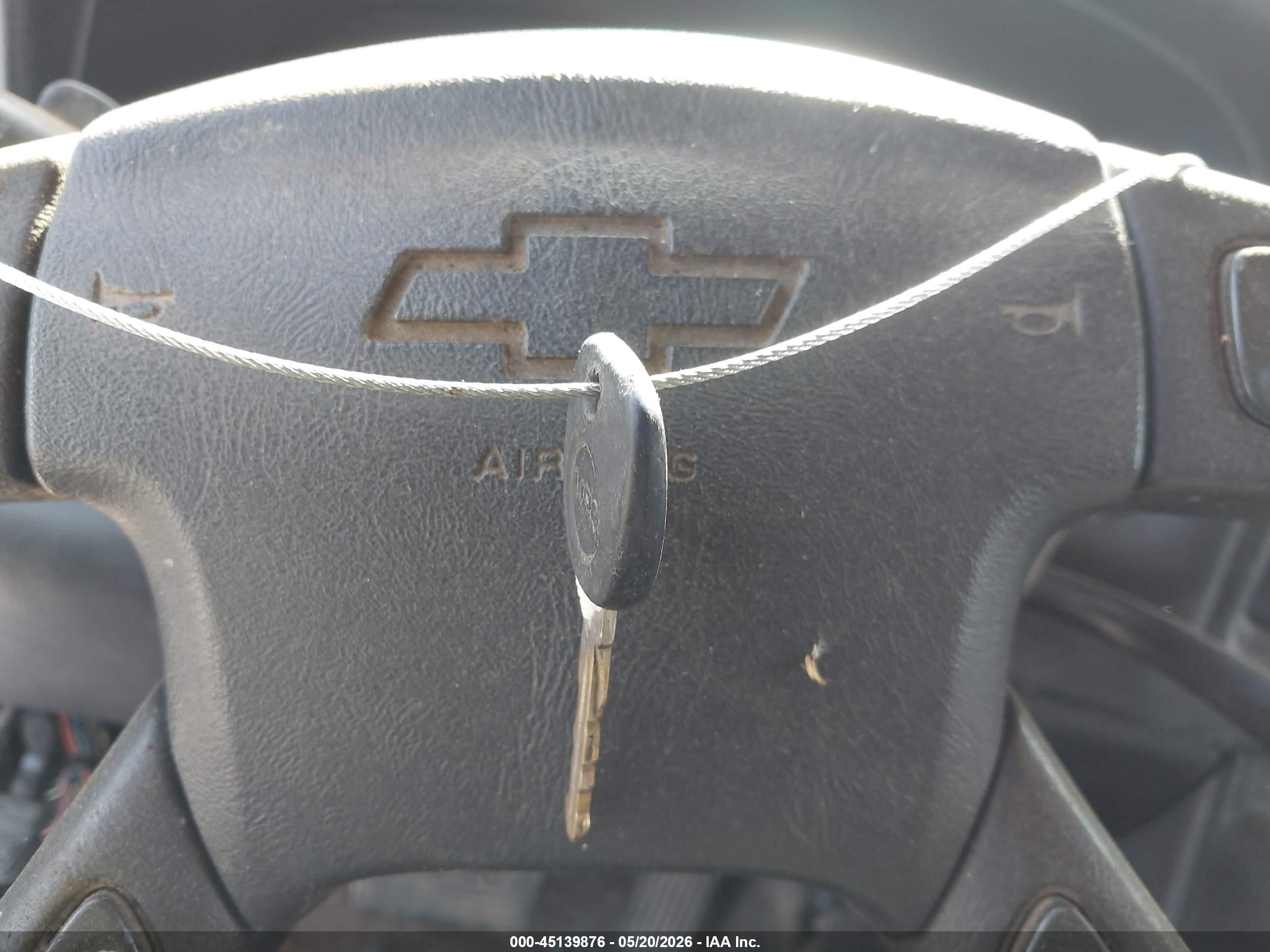 2005 Chevrolet Tahoe Ls Белый vin: 1GNEC13Z95J234062
