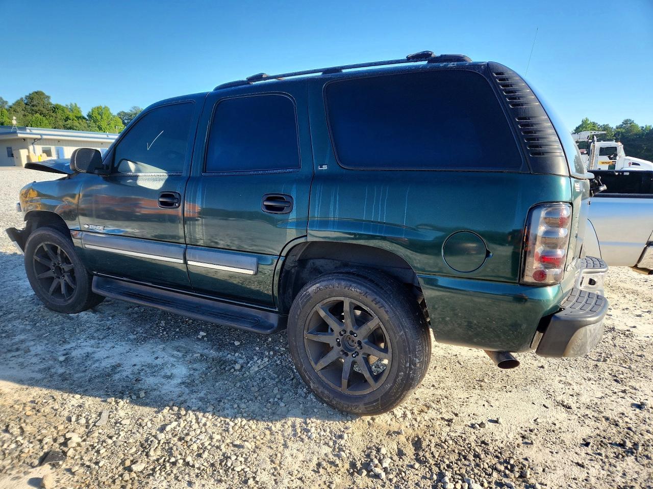 2002 Chevrolet Tahoe C1500 Green vin: 1GNEC13ZX2J322128
