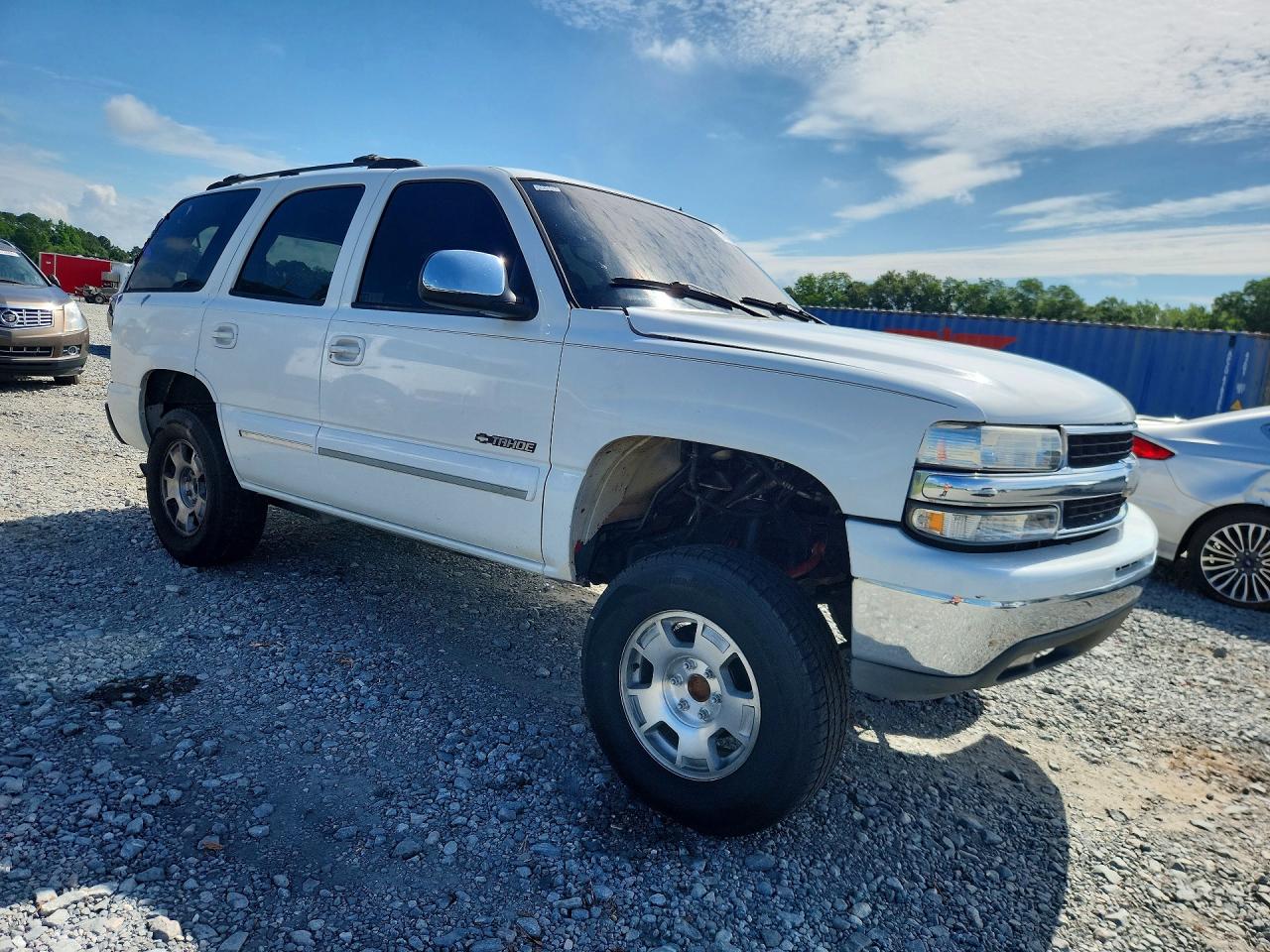 2002 Chevrolet Tahoe C1500 White vin: 1GNEC13ZX2R139068
