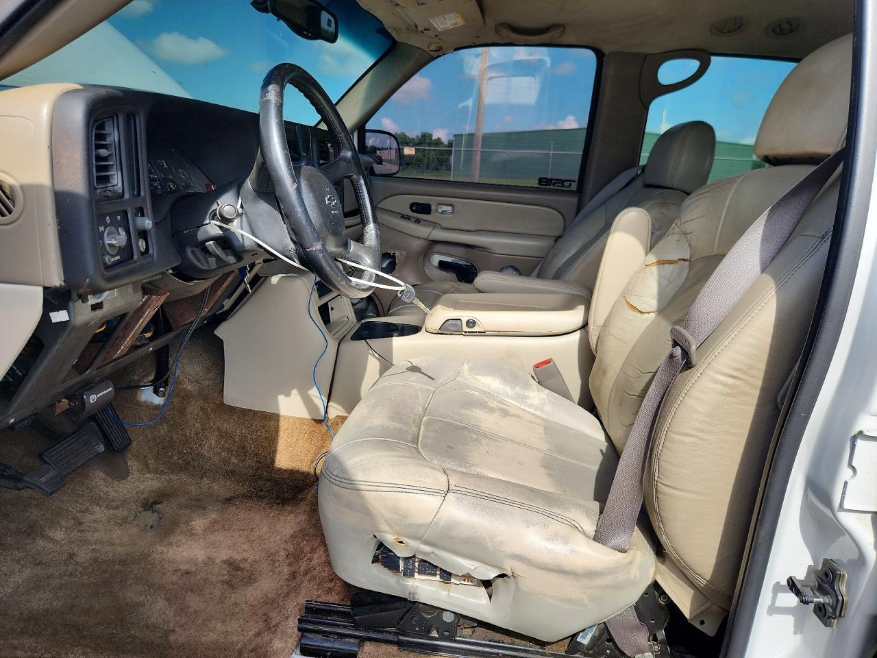 2002 Chevrolet Tahoe C1500 White vin: 1GNEC13ZX2R139068