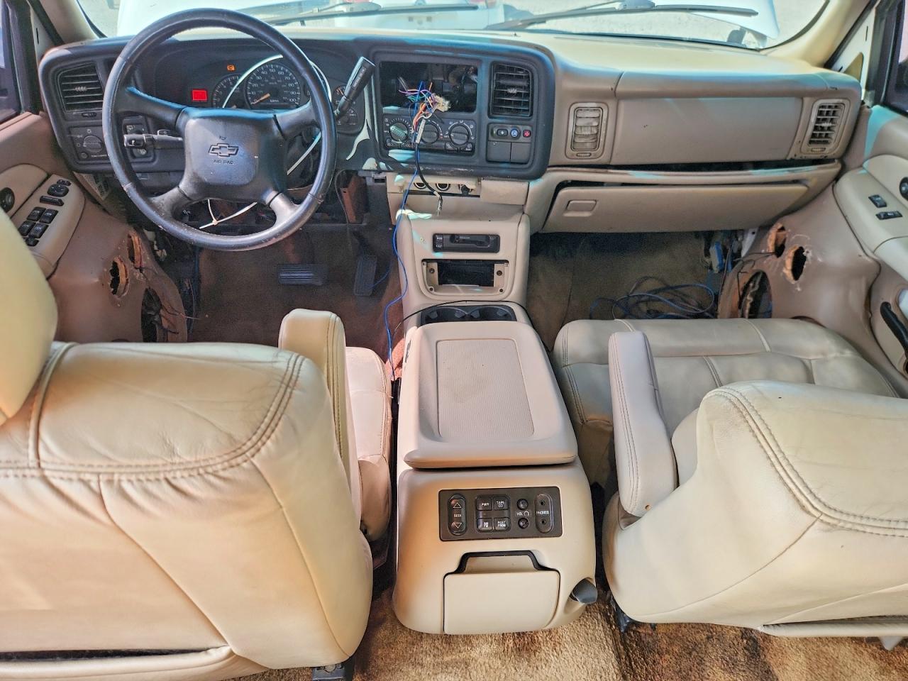 2002 Chevrolet Tahoe C1500 White vin: 1GNEC13ZX2R139068