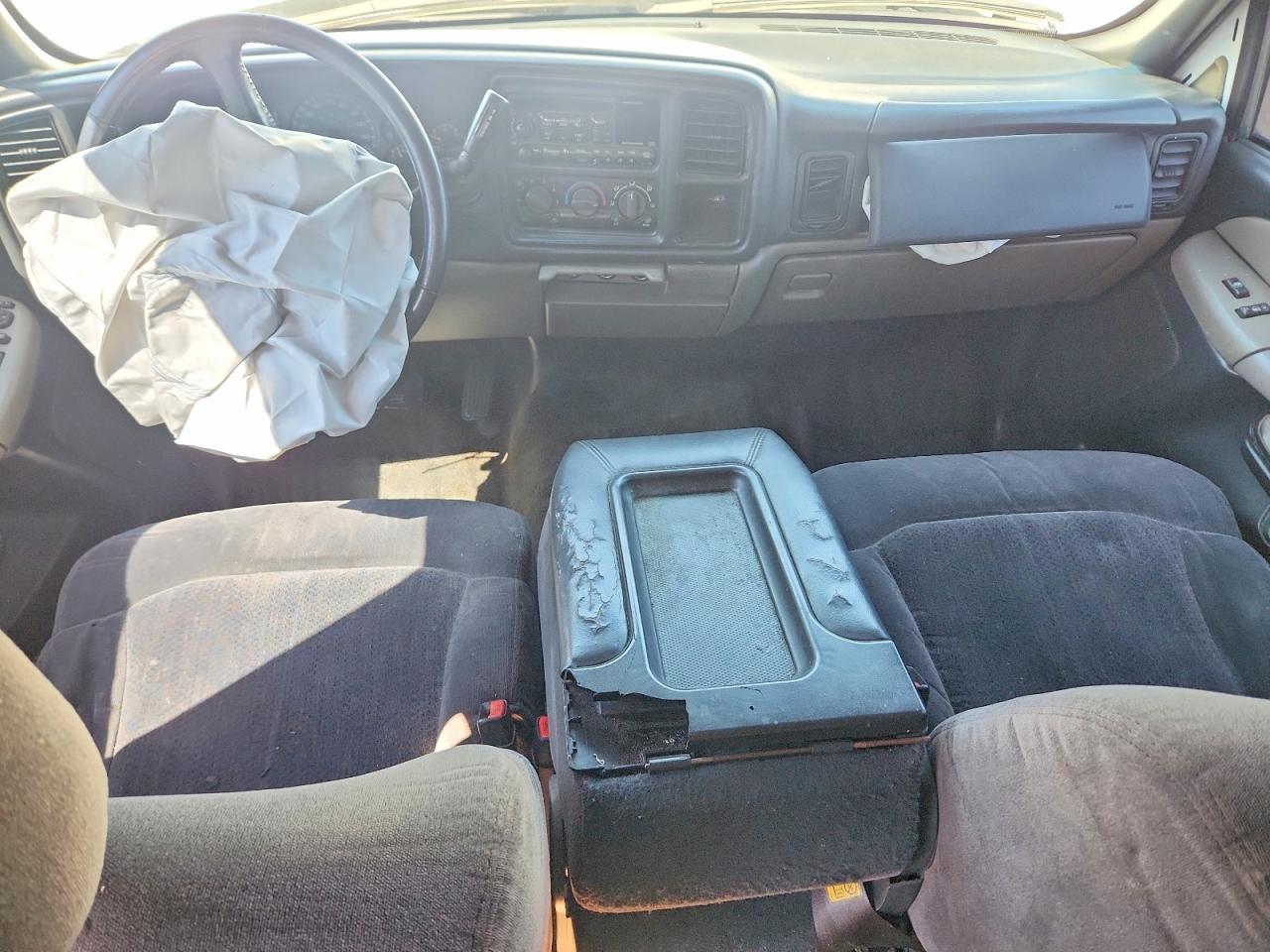 2002 Chevrolet Tahoe C1500 White vin: 1GNEC13ZX2R154444