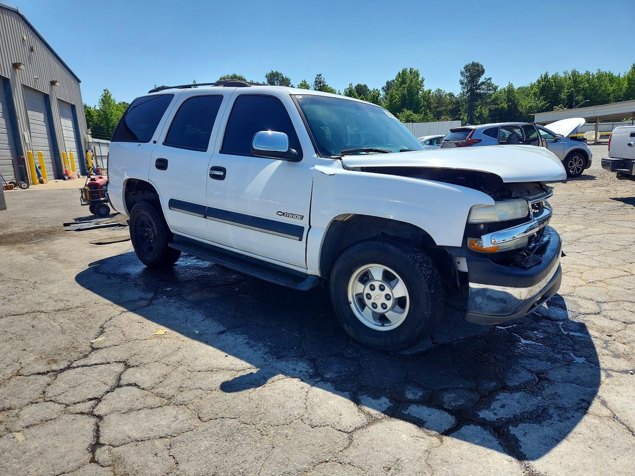 2002 Chevrolet Tahoe C1500 White vin: 1GNEC13ZX2R154444