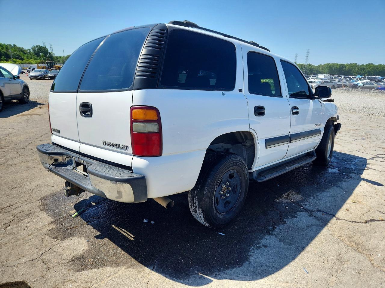 2002 Chevrolet Tahoe C1500 White vin: 1GNEC13ZX2R154444