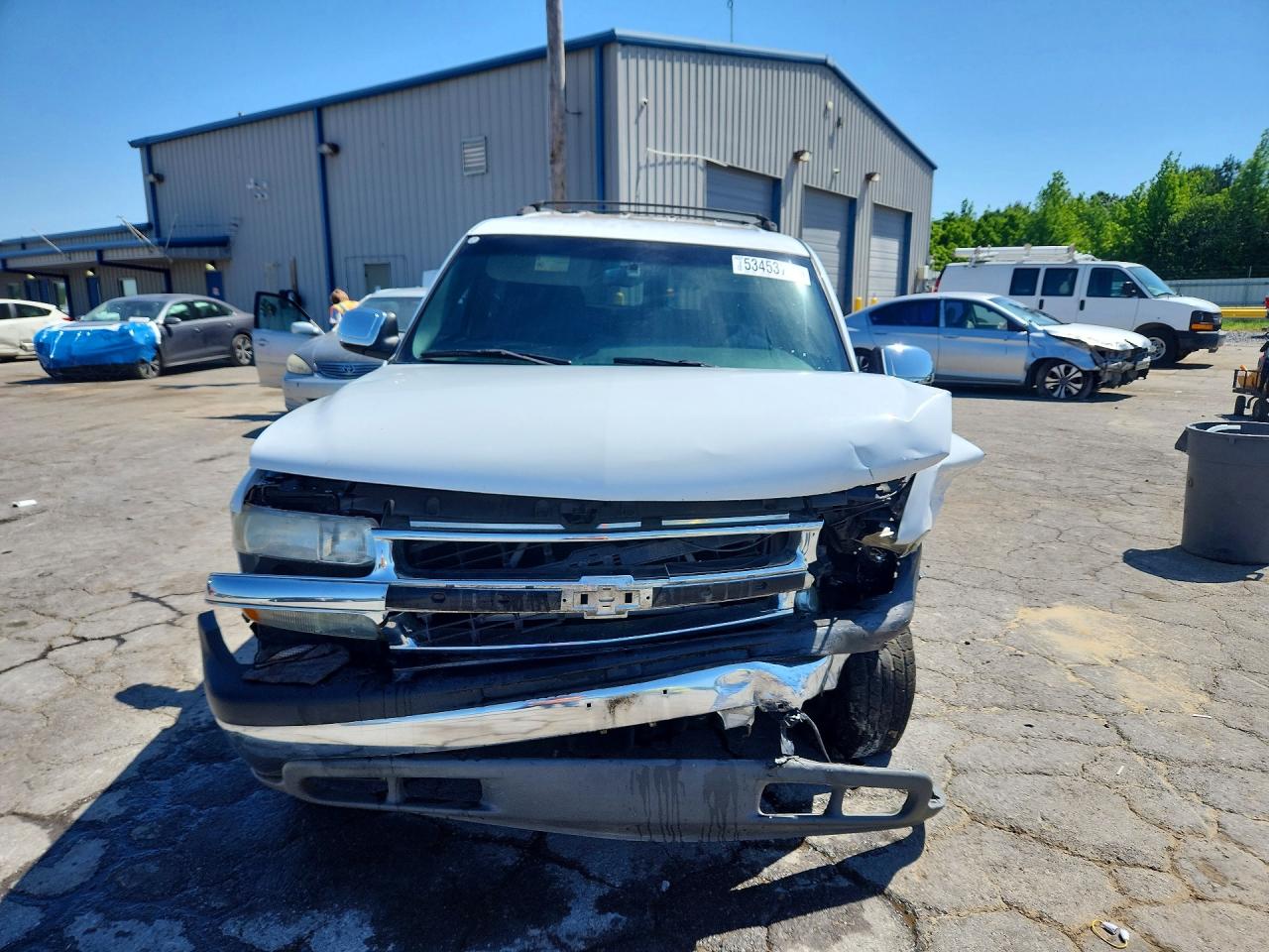 2002 Chevrolet Tahoe C1500 White vin: 1GNEC13ZX2R154444