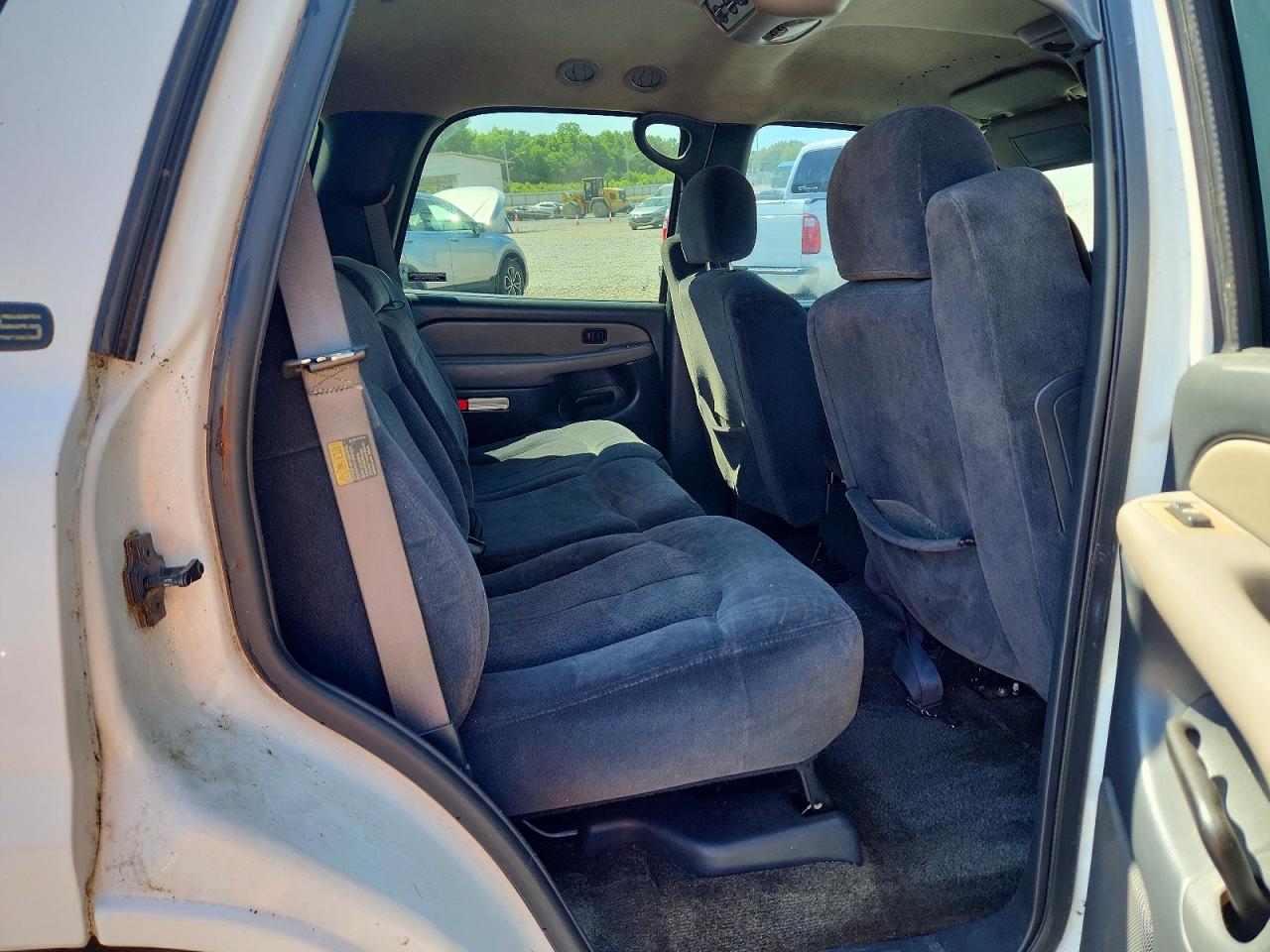 2002 Chevrolet Tahoe C1500 White vin: 1GNEC13ZX2R154444
