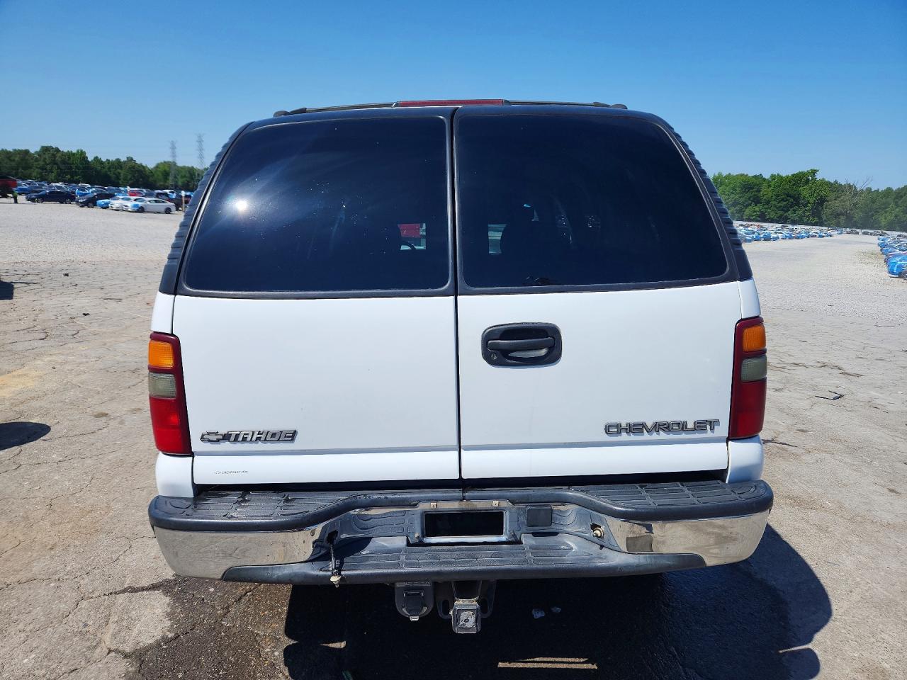 2002 Chevrolet Tahoe C1500 White vin: 1GNEC13ZX2R154444