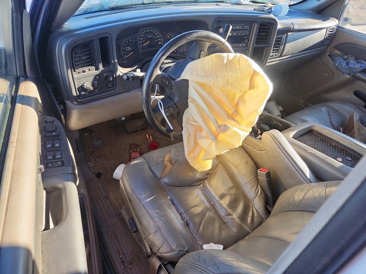 2003 Chevrolet Tahoe C1500 White vin: 1GNEC13ZX3J102246