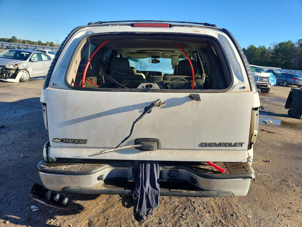 2003 Chevrolet Tahoe C1500 White vin: 1GNEC13ZX3J102246