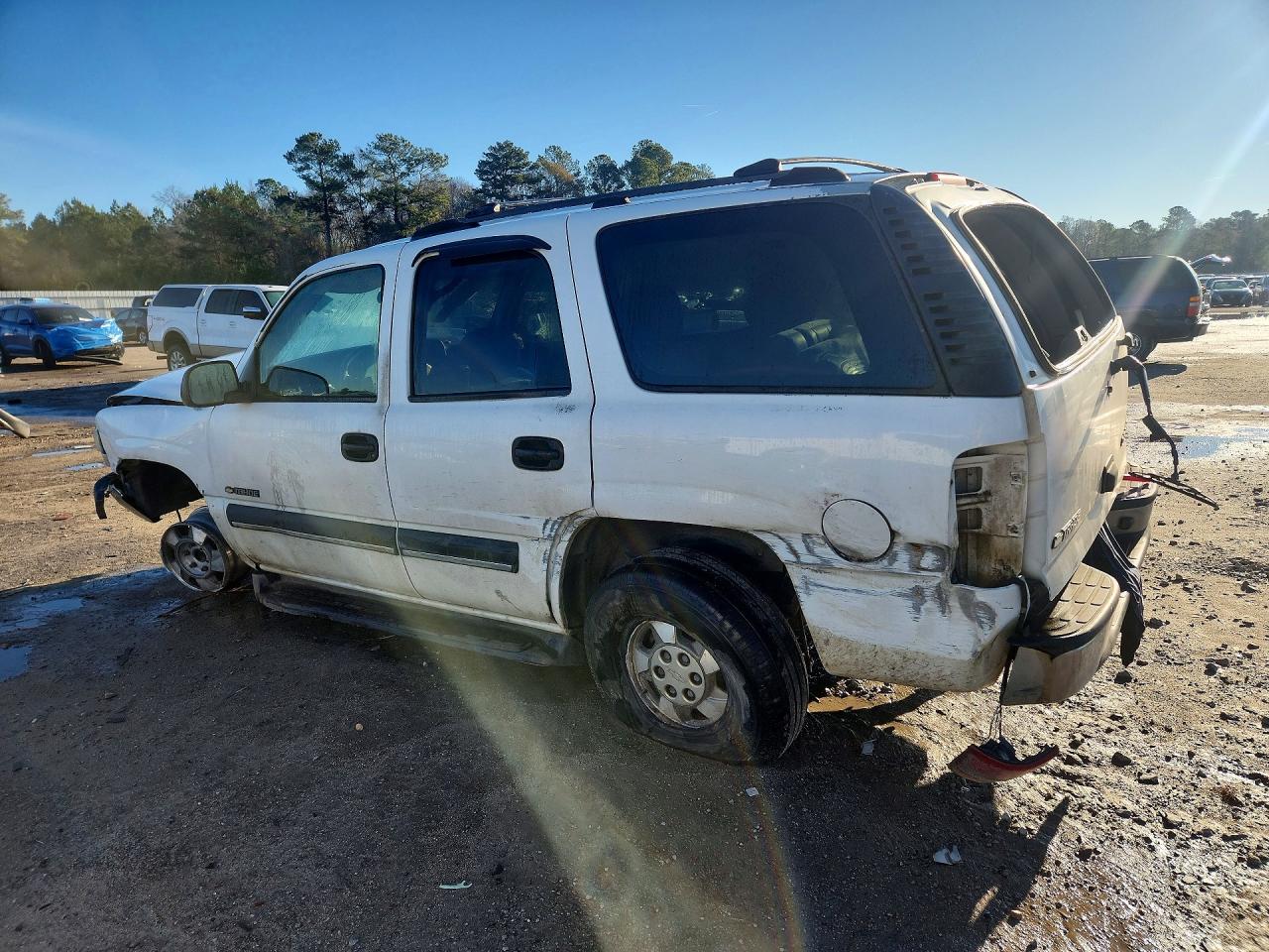2003 Chevrolet Tahoe C1500 White vin: 1GNEC13ZX3J102246