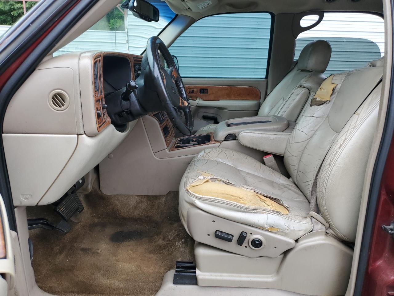 2003 Chevrolet Tahoe C1500 Burgundy vin: 1GNEC13ZX3J238764 Damage: Left Front Carpet, Stained, Permanent