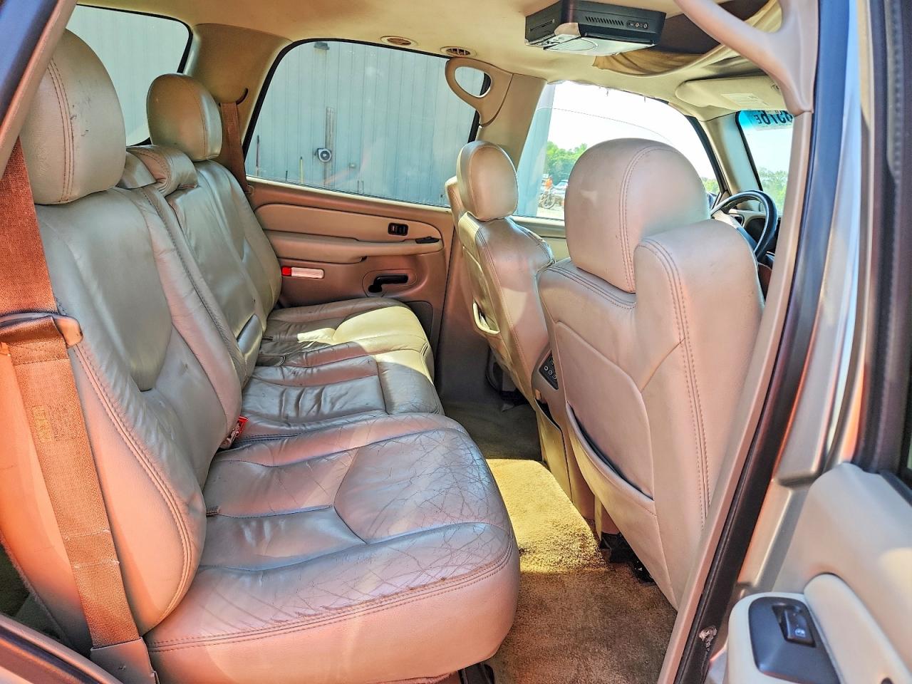 2003 Chevrolet Tahoe C1500 Золотой vin: 1GNEC13ZX3J292582