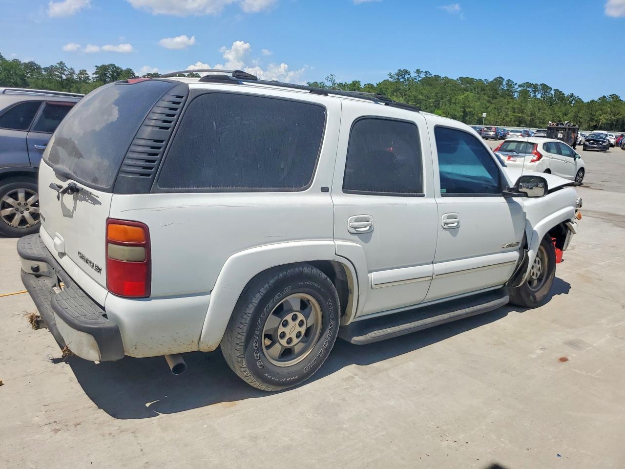 2003 Chevrolet Tahoe C1500 White vin: 1GNEC13ZX3J339352