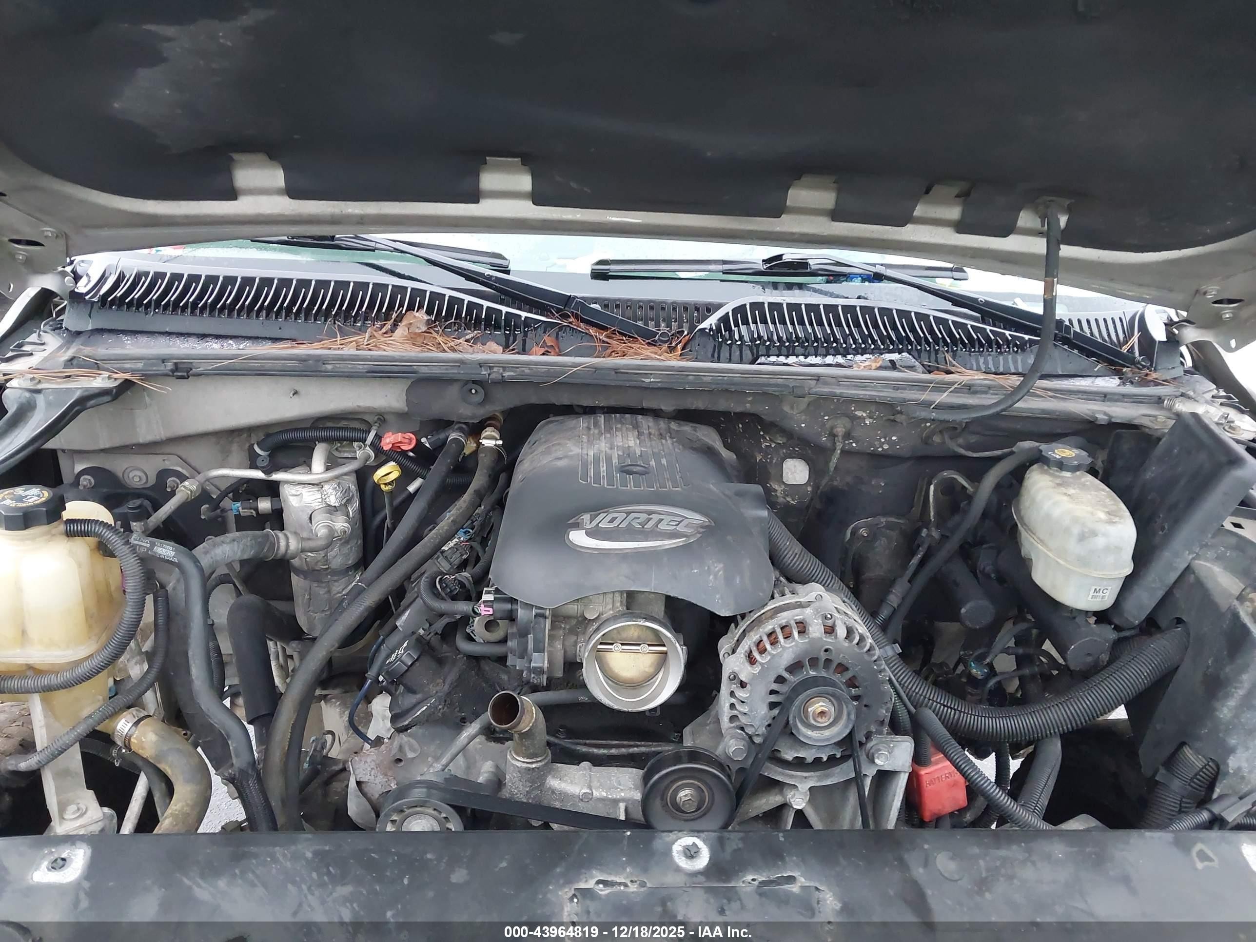 2004 Chevrolet Tahoe Lt Серебряный vin: 1GNEC13ZX4J106251