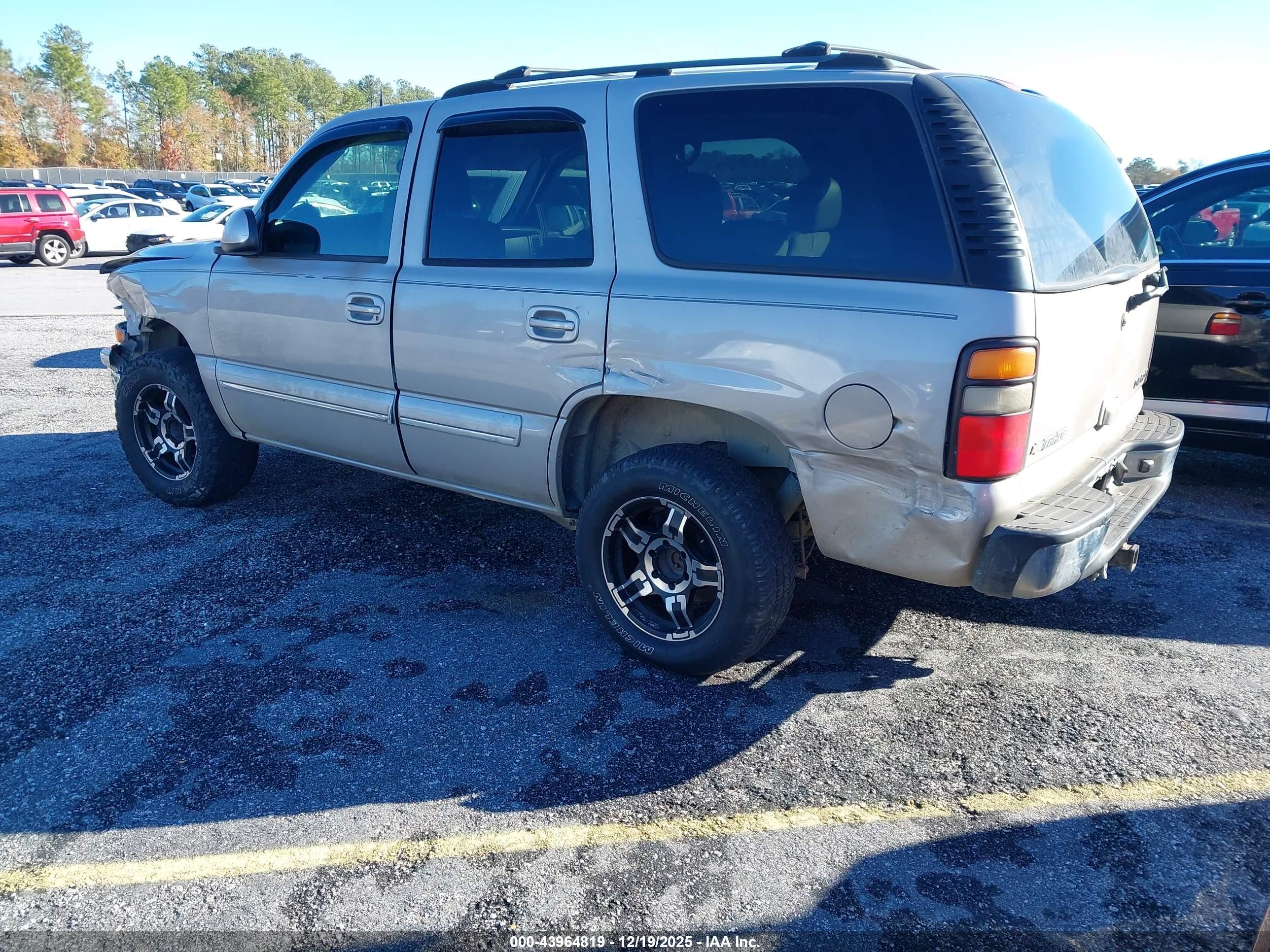 2004 Chevrolet Tahoe Lt Серебряный vin: 1GNEC13ZX4J106251