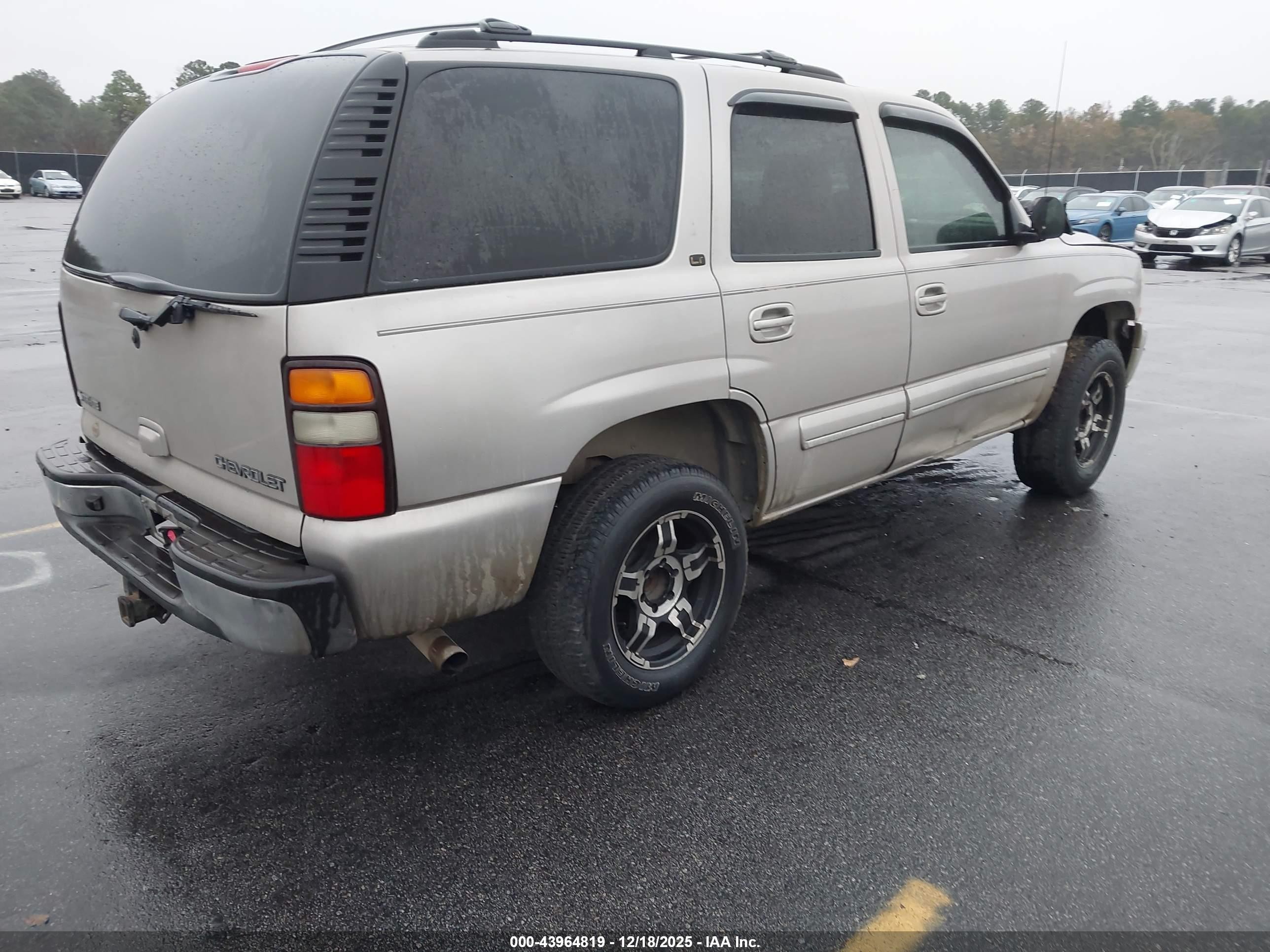 2004 Chevrolet Tahoe Lt Серебряный vin: 1GNEC13ZX4J106251