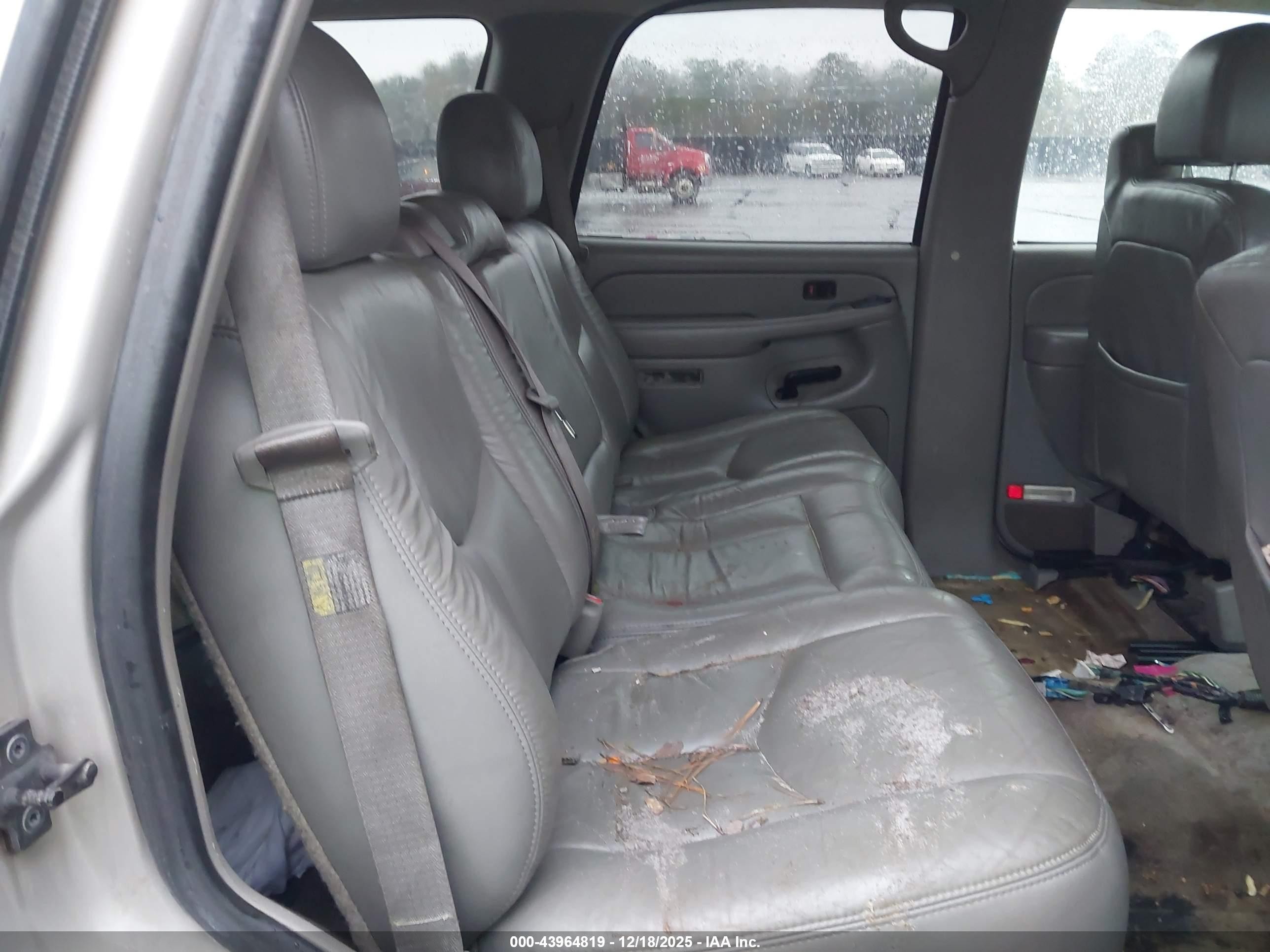 2004 Chevrolet Tahoe Lt Серебряный vin: 1GNEC13ZX4J106251