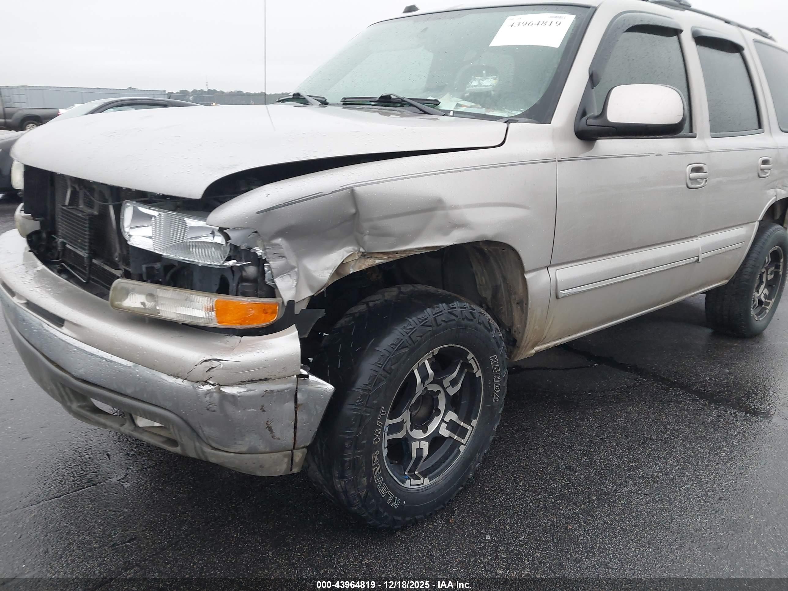 2004 Chevrolet Tahoe Lt Серебряный vin: 1GNEC13ZX4J106251