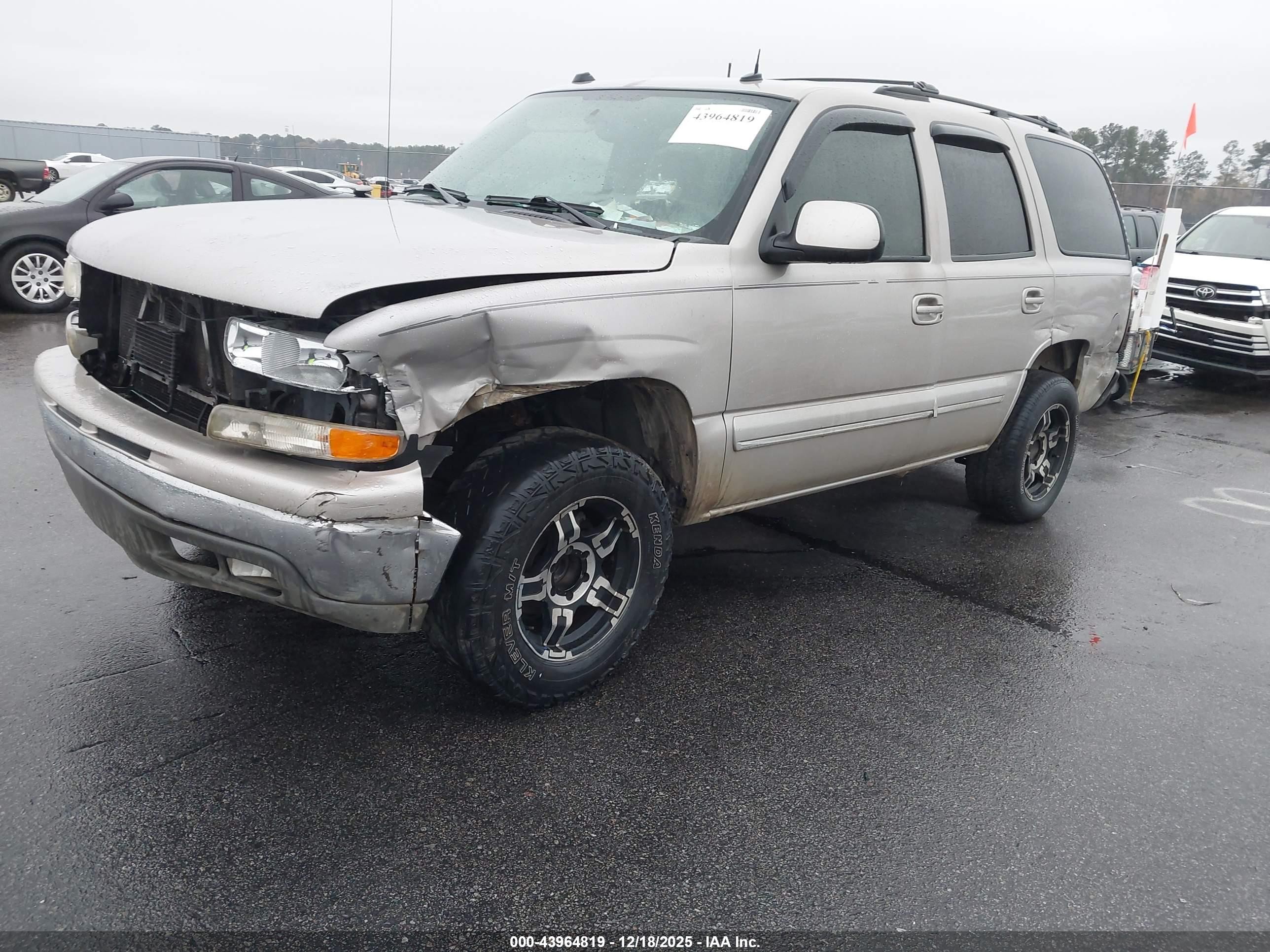 2004 Chevrolet Tahoe Lt Серебряный vin: 1GNEC13ZX4J106251