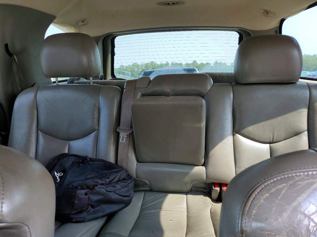 2006 Chevrolet Tahoe C1500 Beige vin: 1GNEC13ZX6R108456