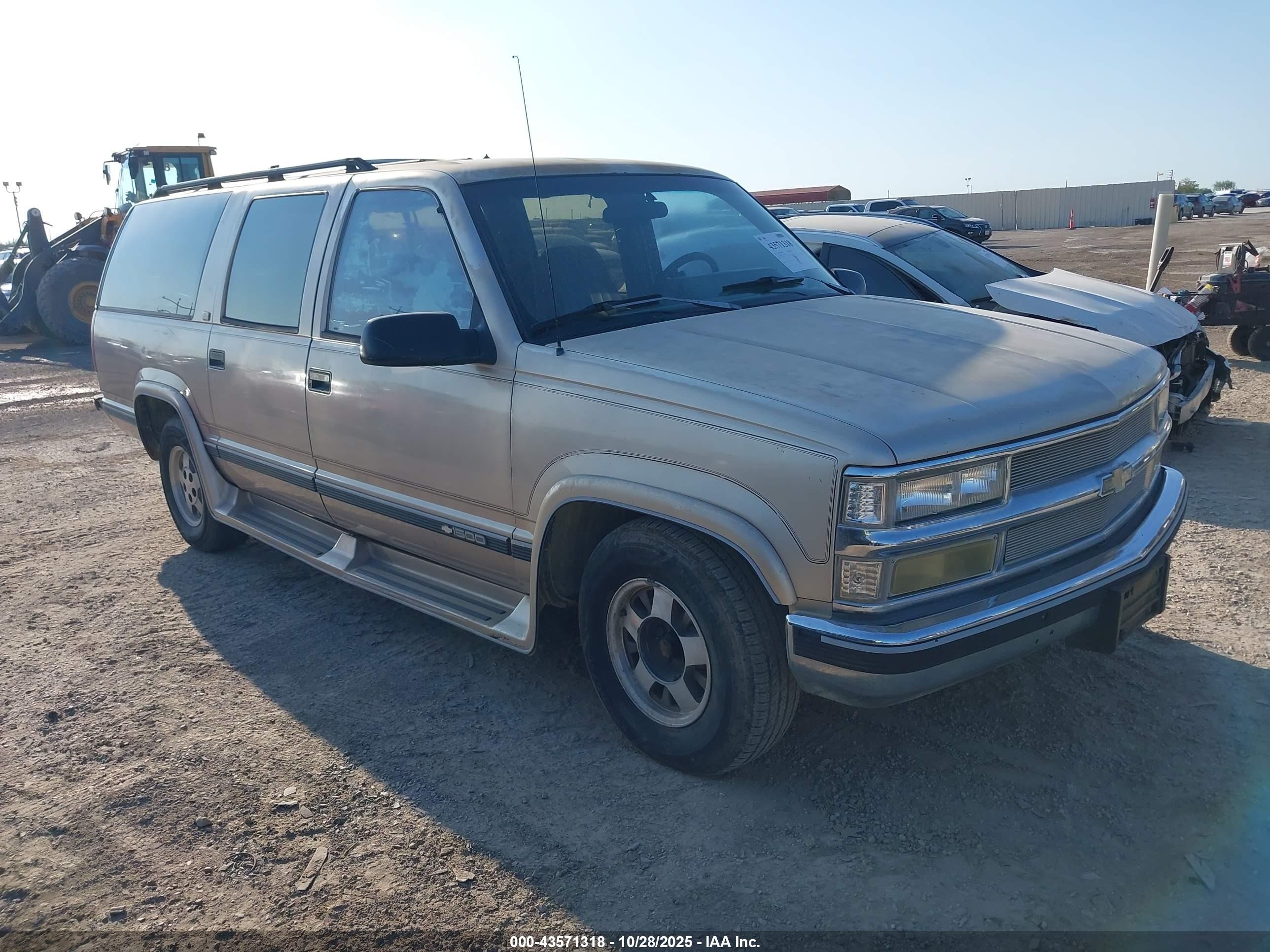 1992 Chevrolet Suburban C1500 Gold vin: 1GNEC16K2NJ357846