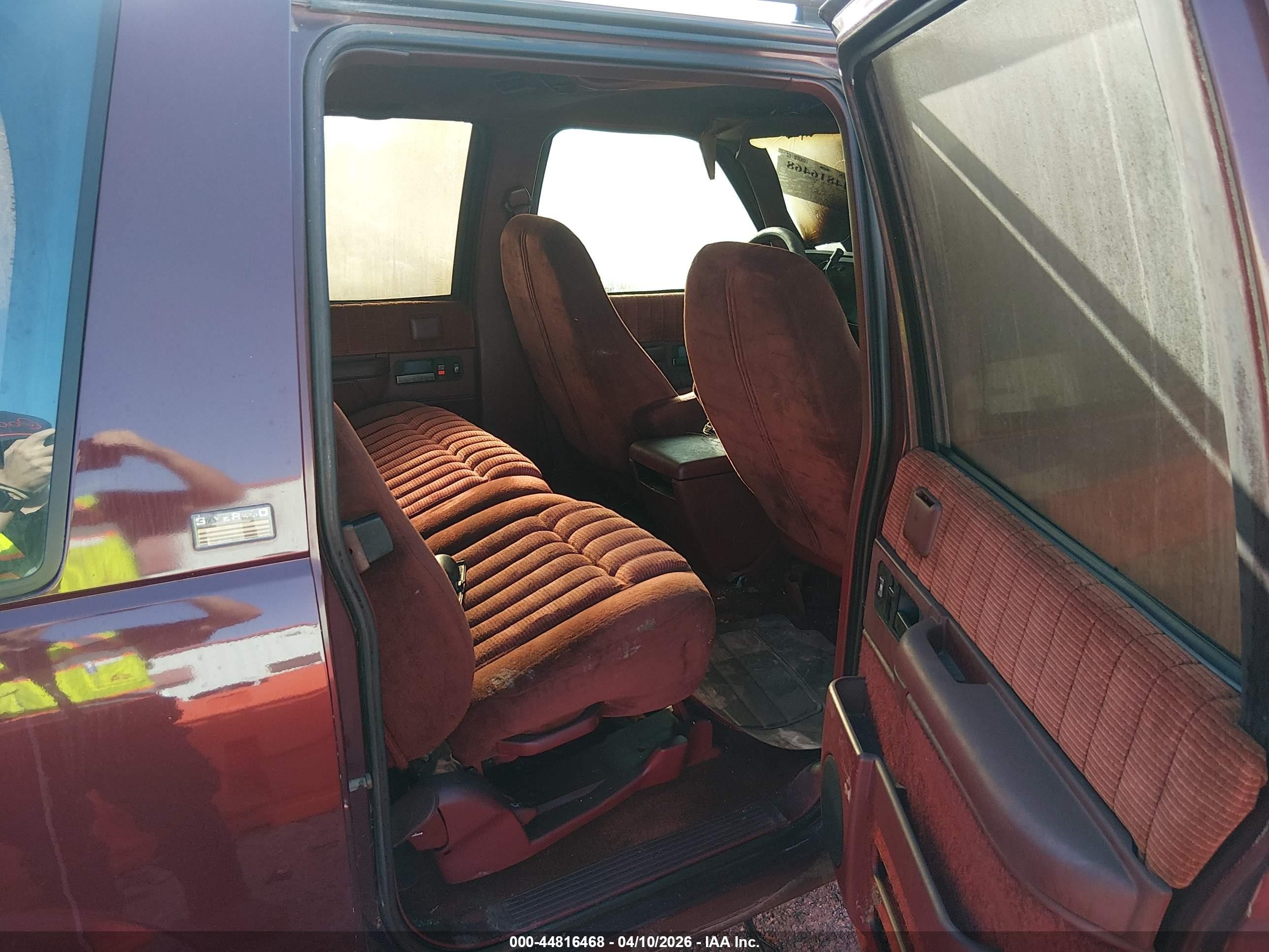1993 Chevrolet Suburban C1500 Maroon vin: 1GNEC16K2PJ302087
