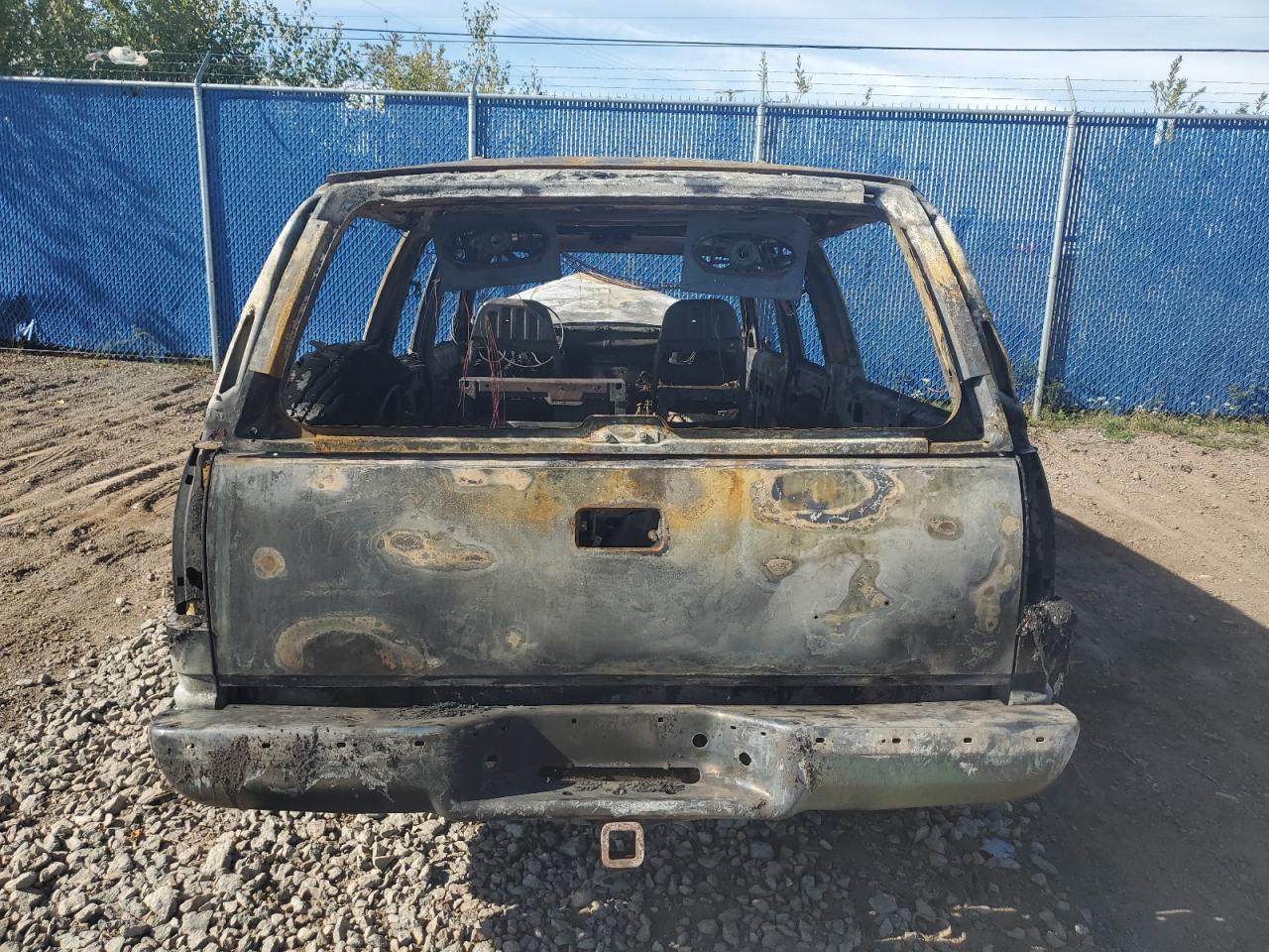 1993 Chevrolet Suburban C1500 Burn vin: 1GNEC16K2PJ392261