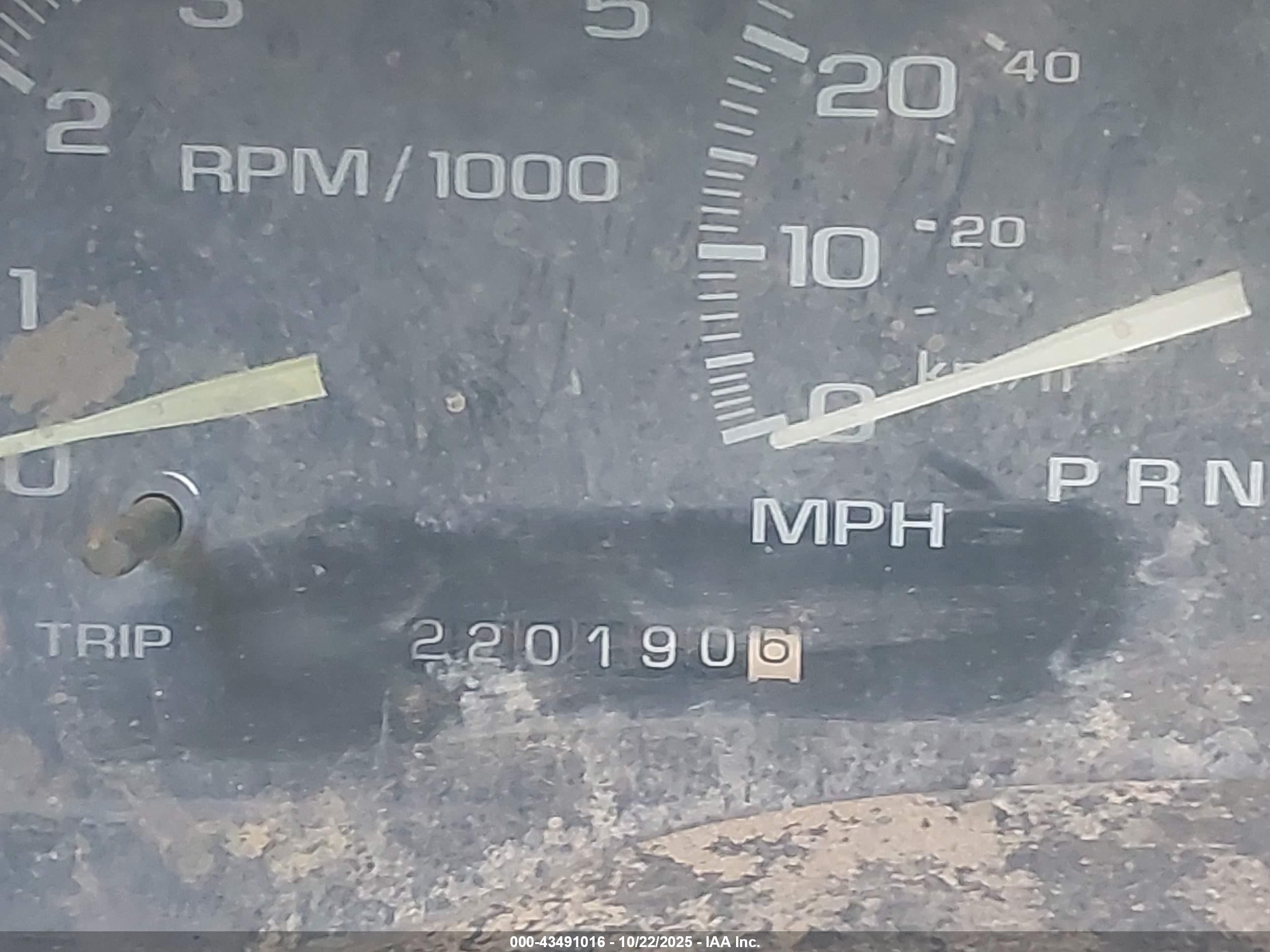 1995 Chevrolet Suburban C1500 Белый vin: 1GNEC16K2SJ334532