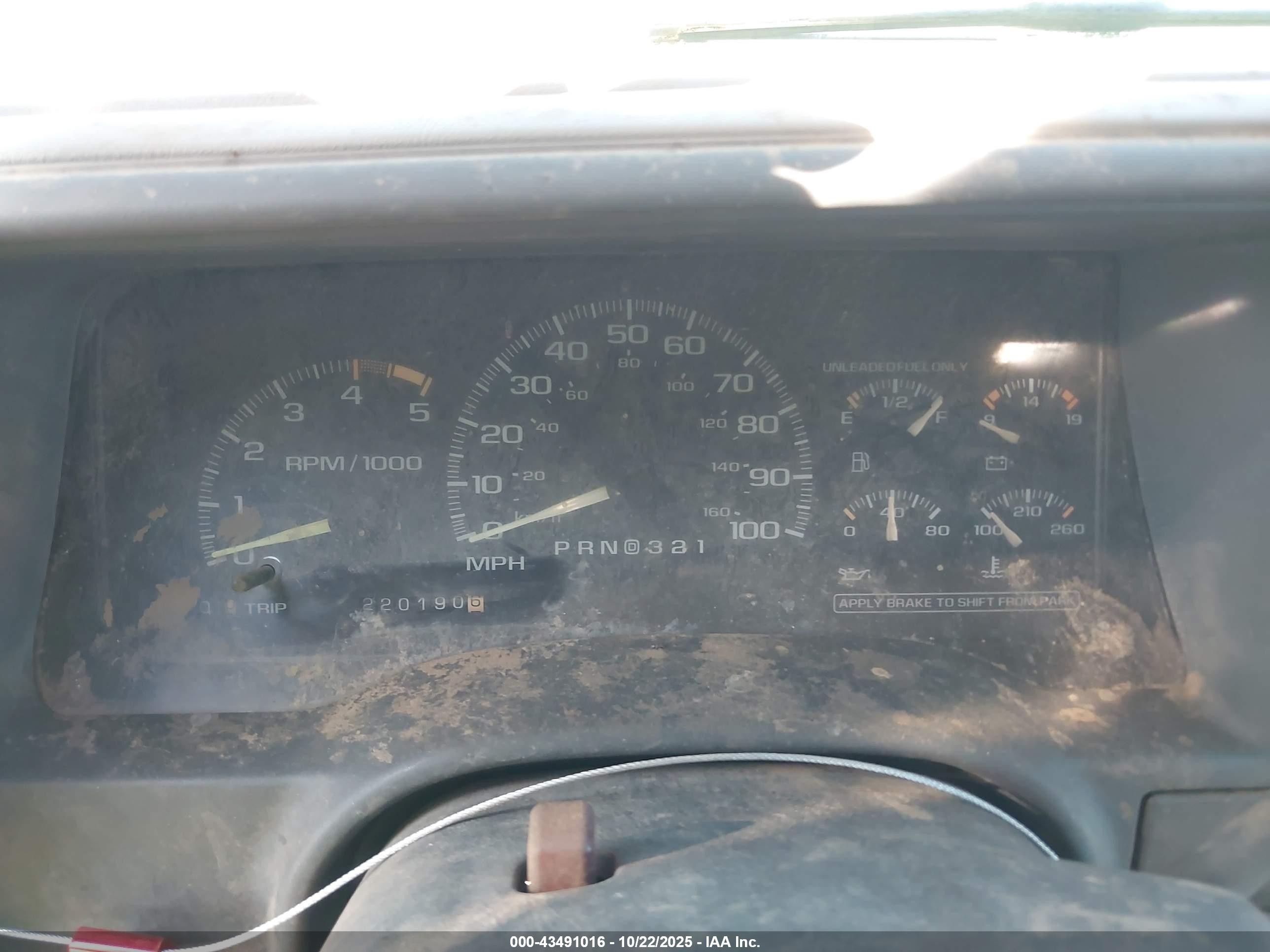 1995 Chevrolet Suburban C1500 Белый vin: 1GNEC16K2SJ334532