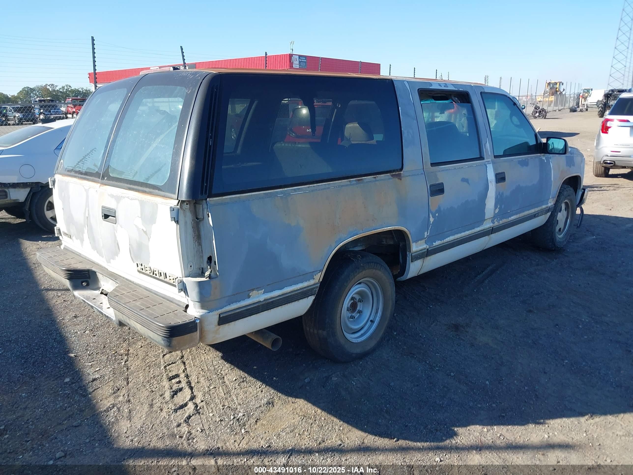 1995 Chevrolet Suburban C1500 Белый vin: 1GNEC16K2SJ334532