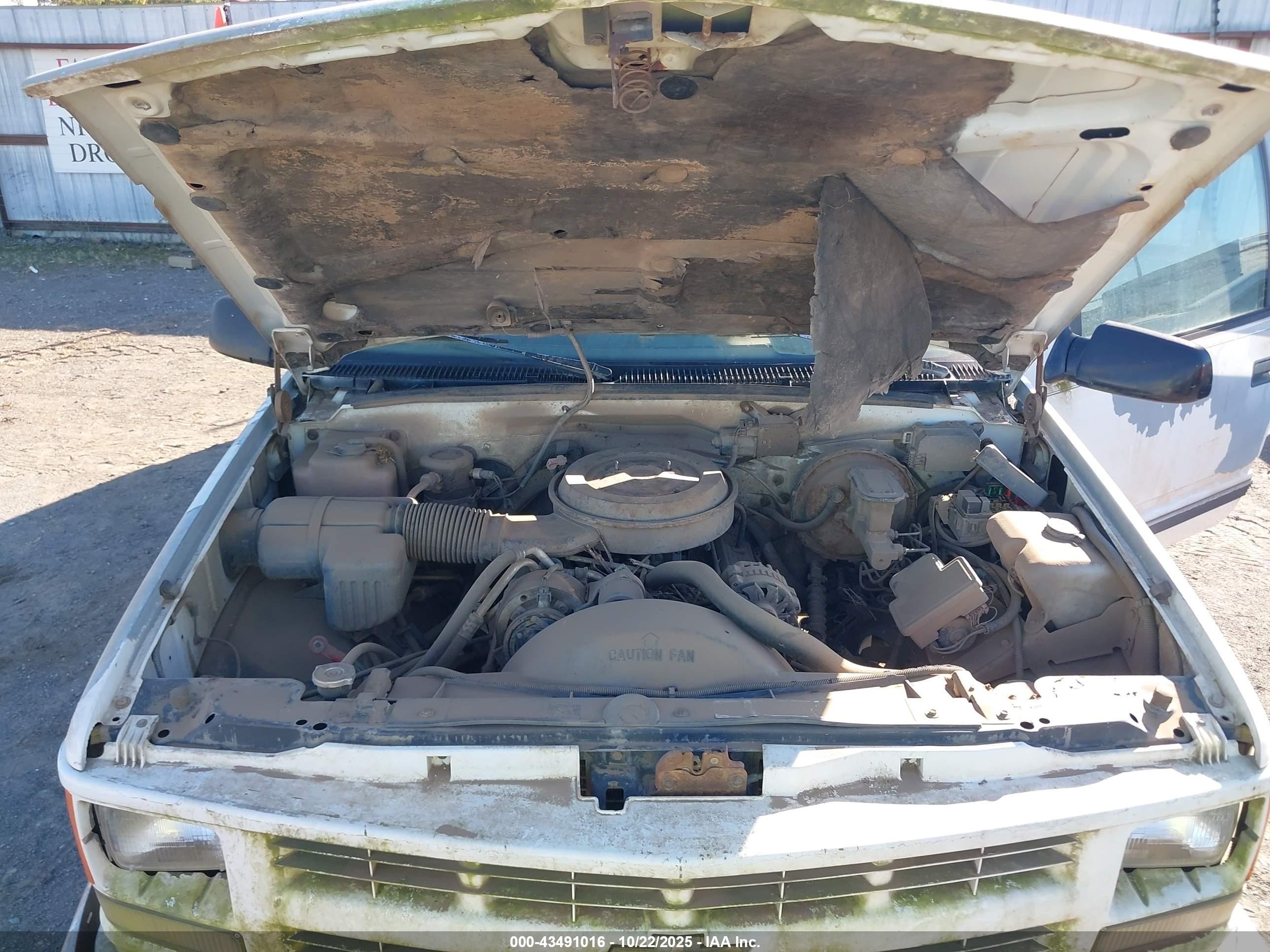 1995 Chevrolet Suburban C1500 Белый vin: 1GNEC16K2SJ334532