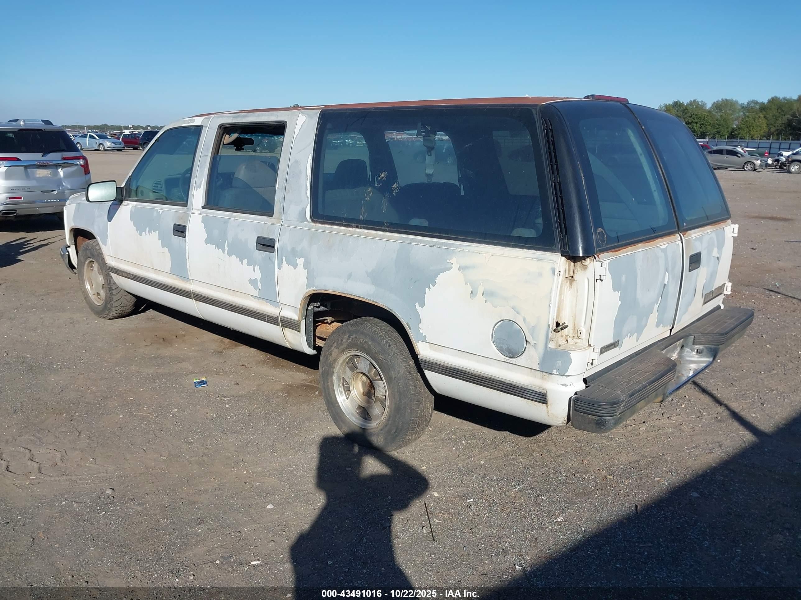 1995 Chevrolet Suburban C1500 Белый vin: 1GNEC16K2SJ334532
