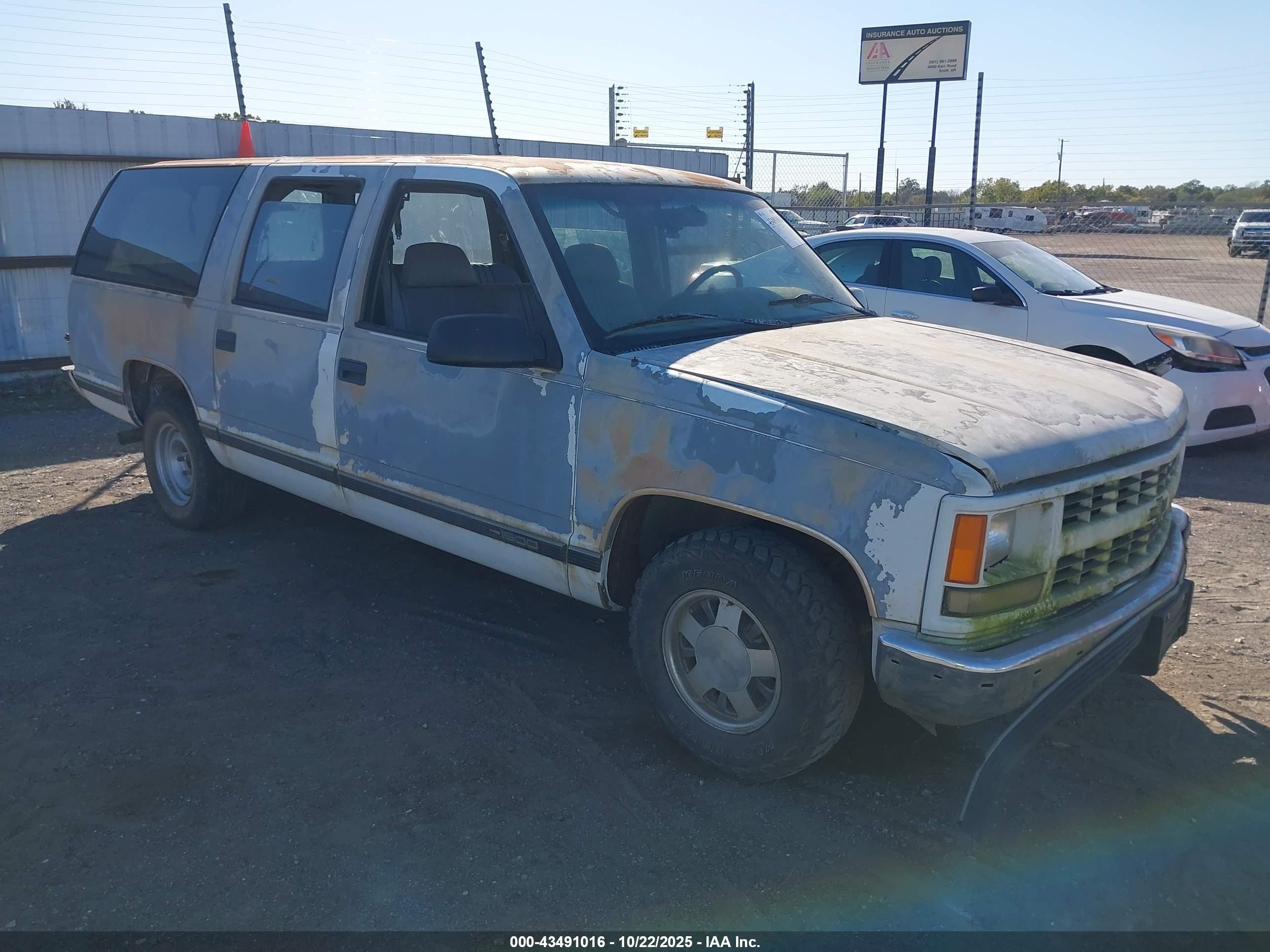 1995 Chevrolet Suburban C1500 White vin: 1GNEC16K2SJ334532