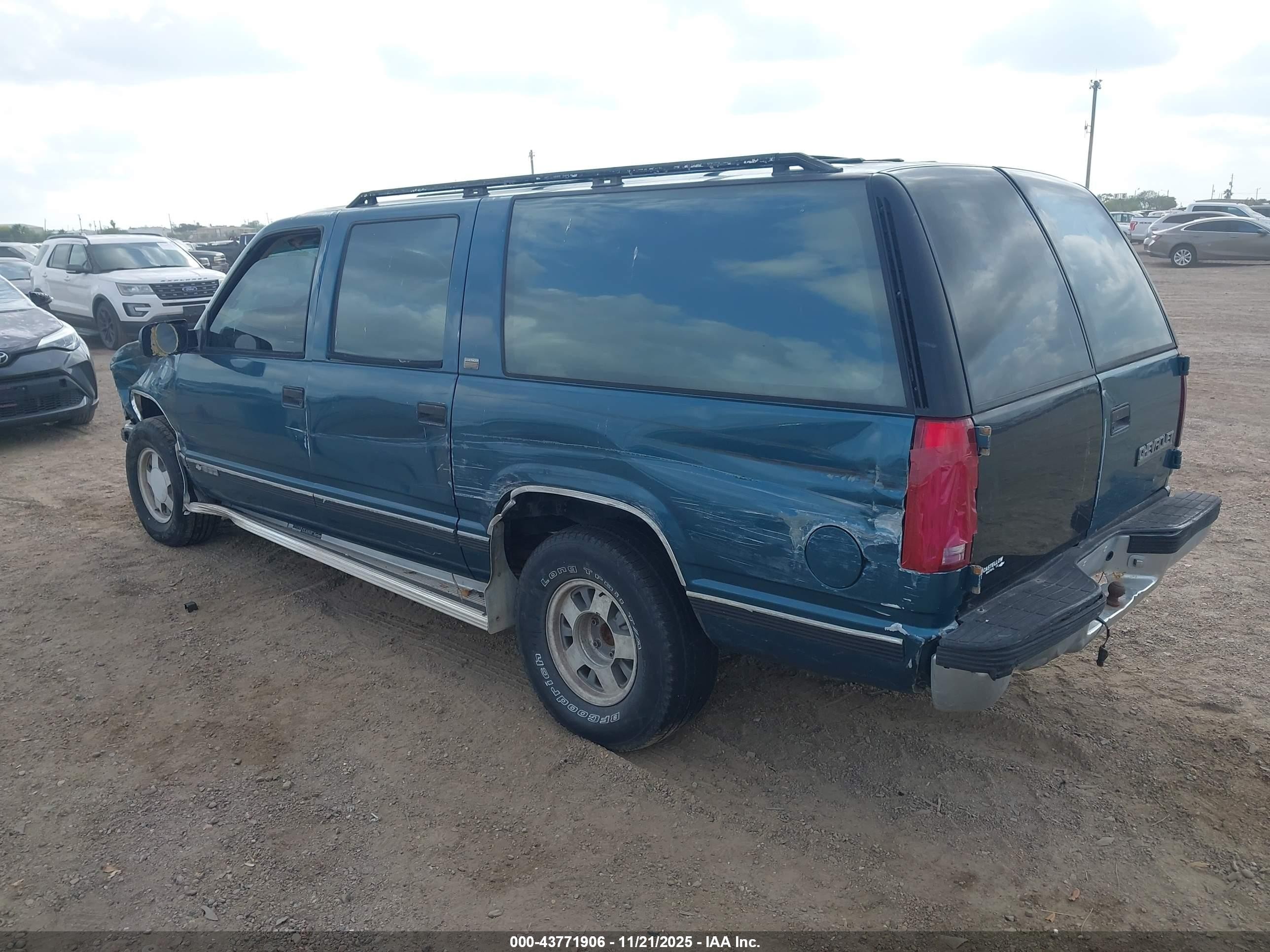 1993 Chevrolet Suburban C1500 Green vin: 1GNEC16K4PJ320252