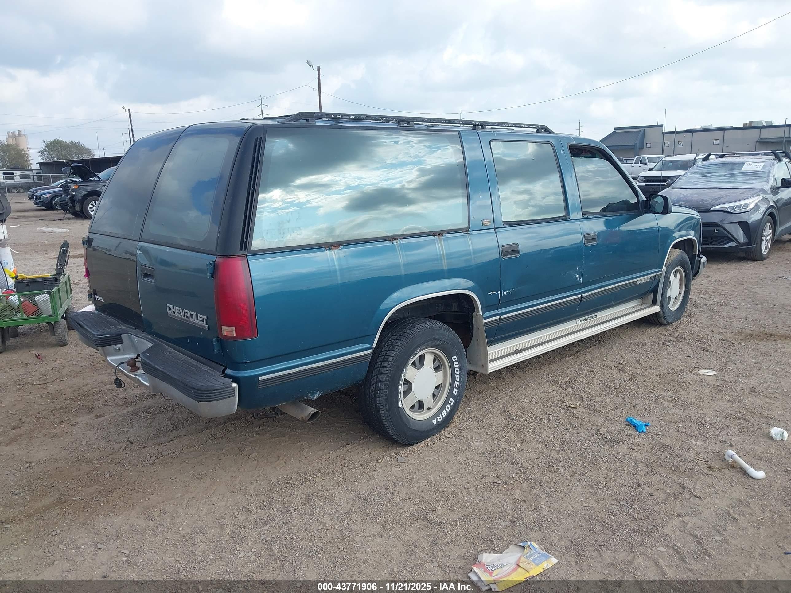 1993 Chevrolet Suburban C1500 Green vin: 1GNEC16K4PJ320252