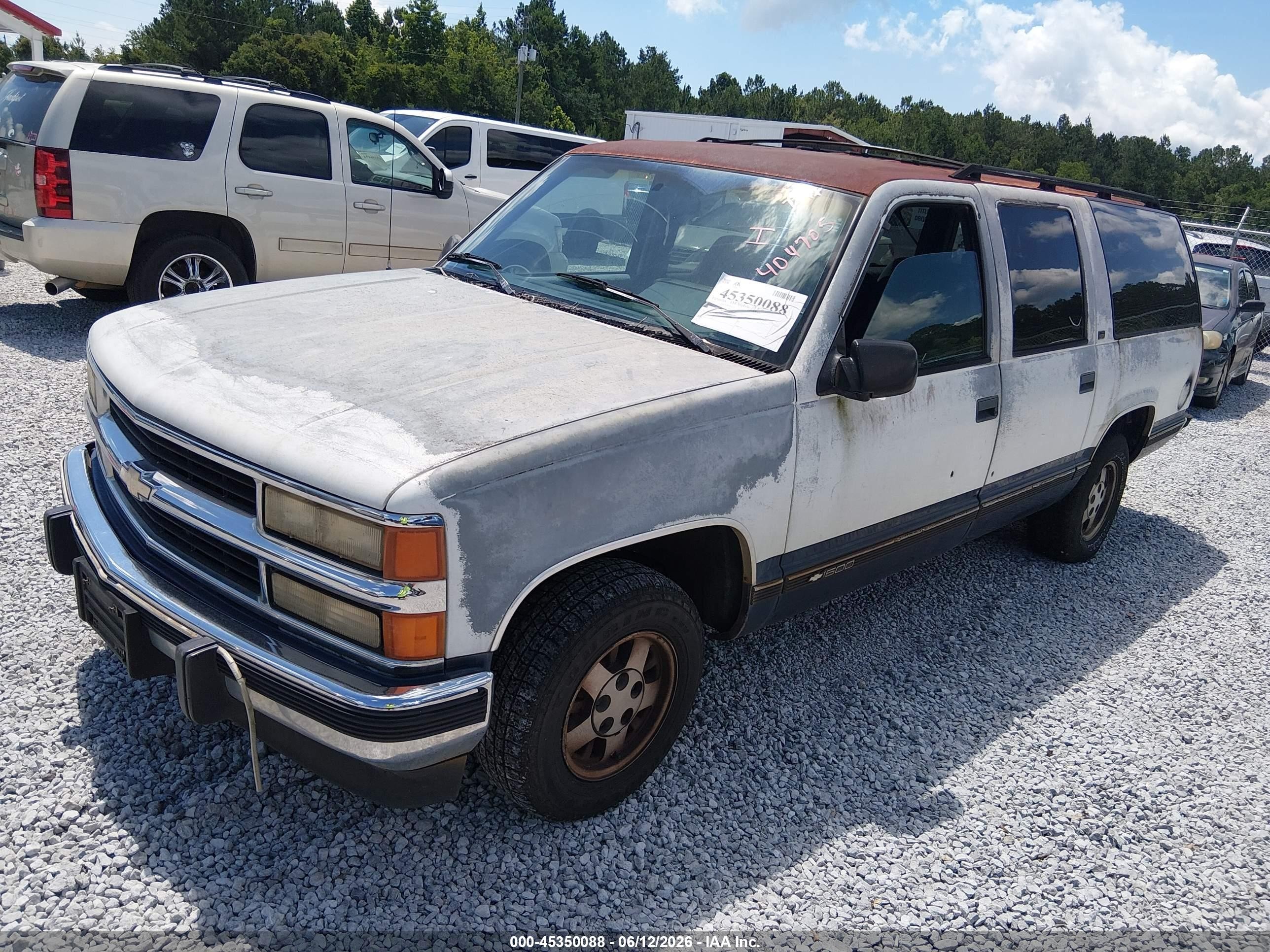 1994 Chevrolet Suburban C1500 White vin: 1GNEC16K4RJ404705