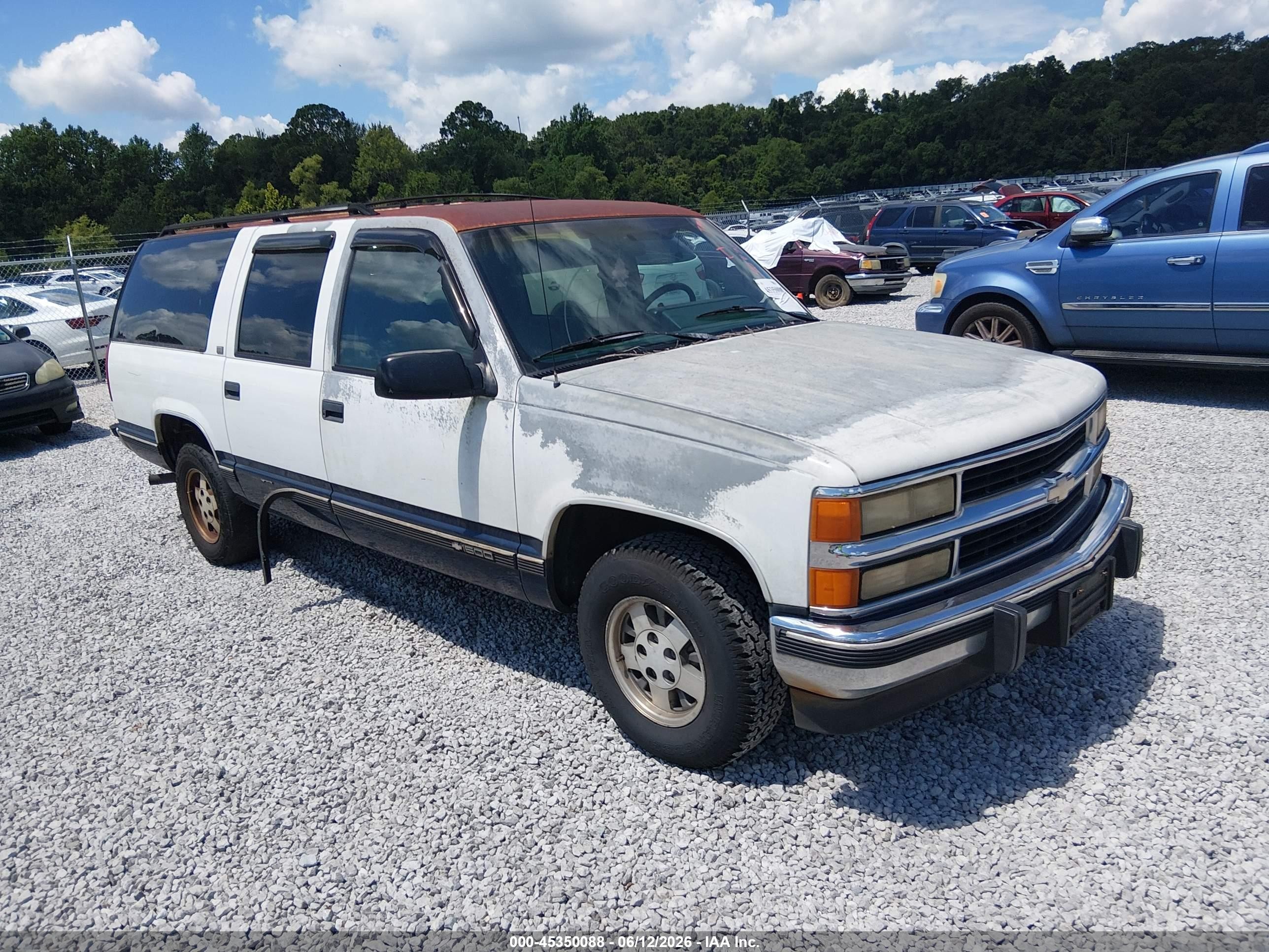 1994 Chevrolet Suburban C1500 White vin: 1GNEC16K4RJ404705