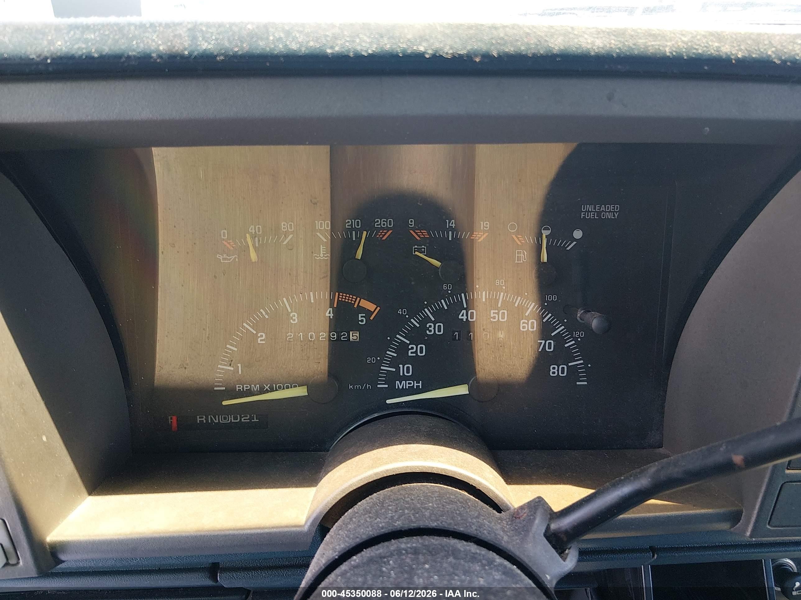 1994 Chevrolet Suburban C1500 White vin: 1GNEC16K4RJ404705