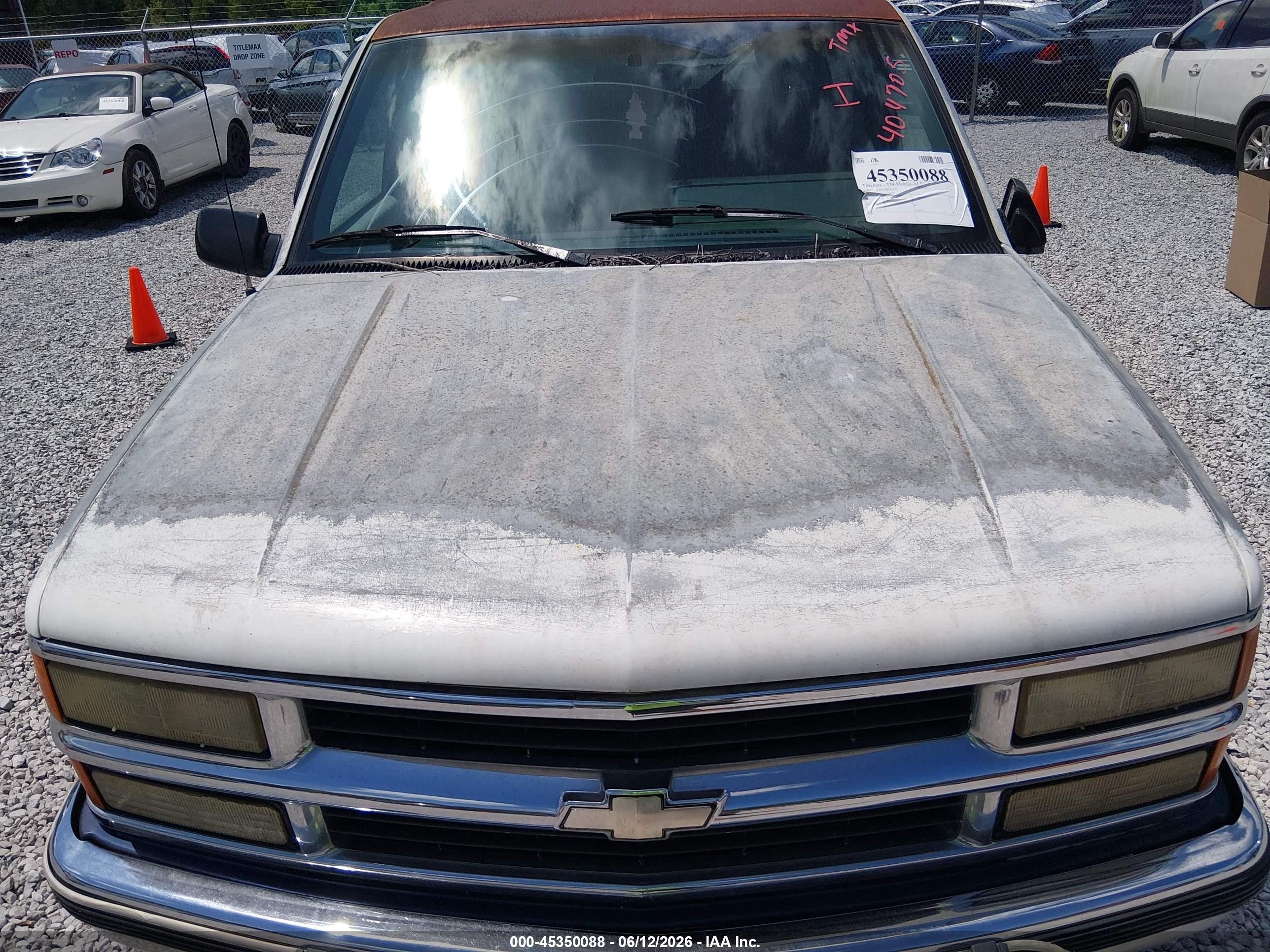 1994 Chevrolet Suburban C1500 White vin: 1GNEC16K4RJ404705