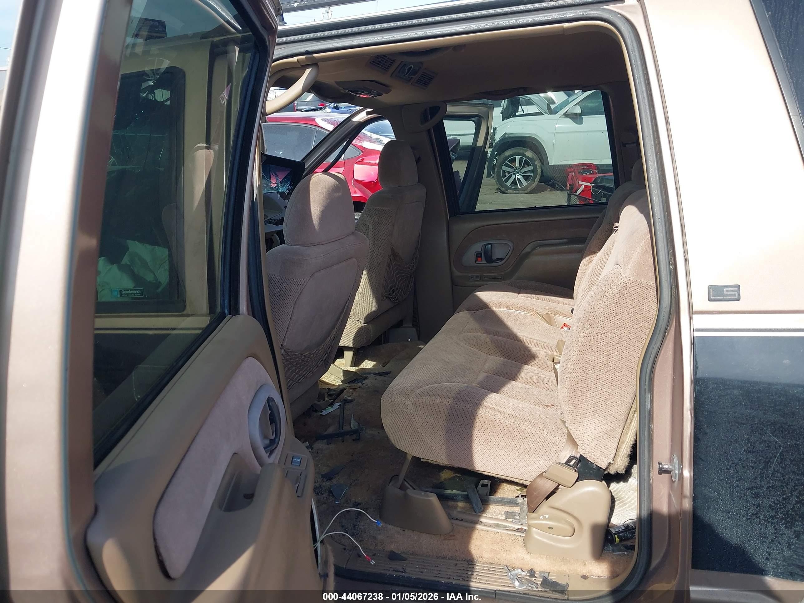 1995 Chevrolet Suburban C1500 Черный vin: 1GNEC16K4SJ347427