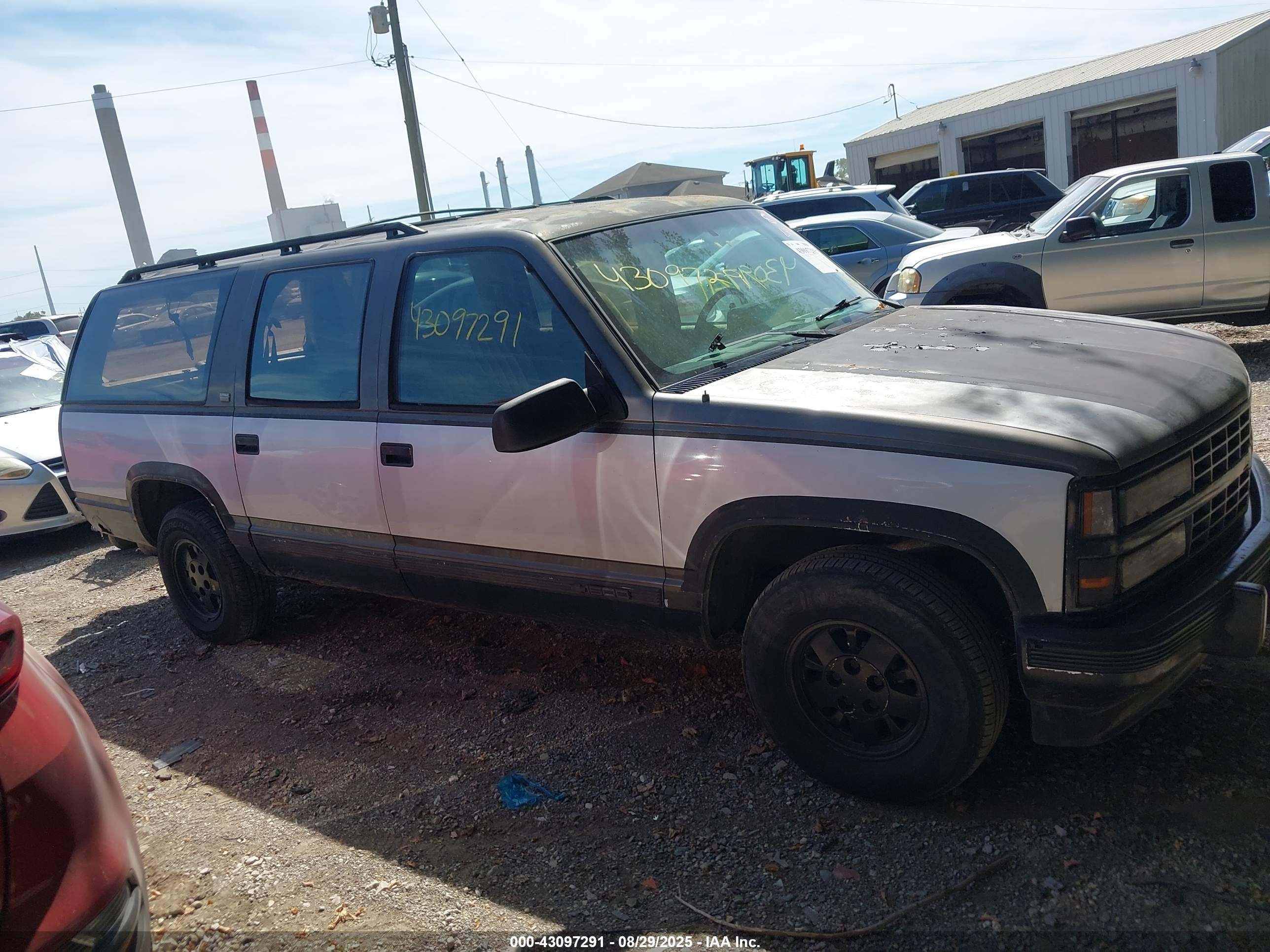 1993 Chevrolet Suburban C1500 Silver vin: 1GNEC16K6PJ375804