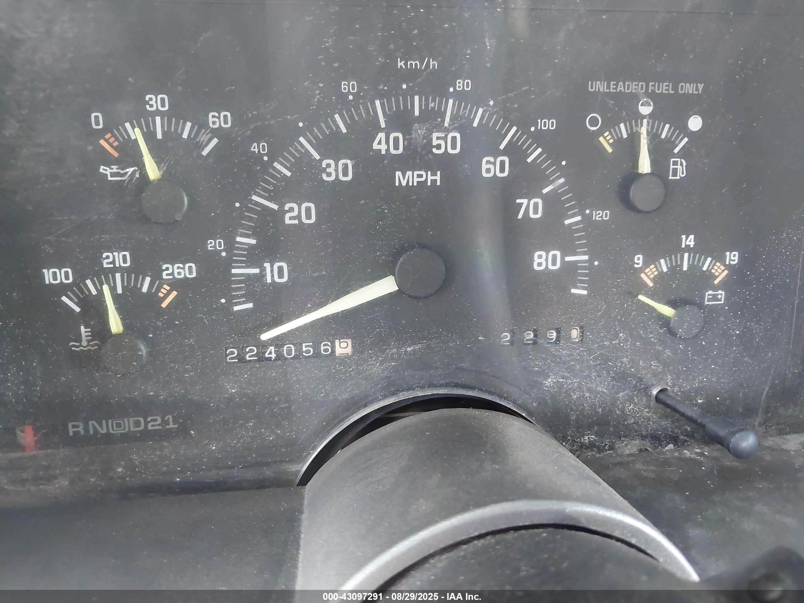 1993 Chevrolet Suburban C1500 Silver vin: 1GNEC16K6PJ375804