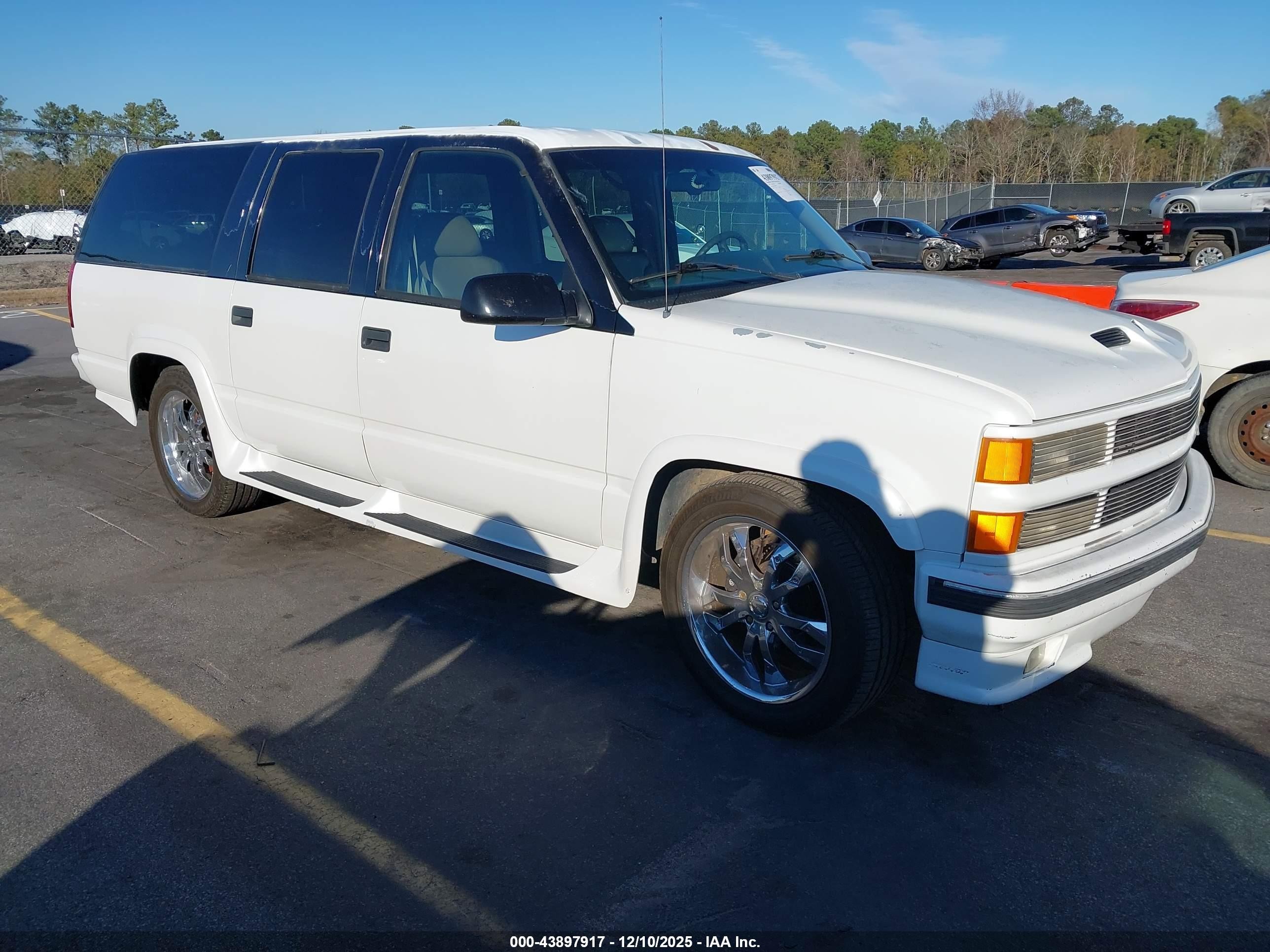 1995 Chevrolet Suburban C1500 White vin: 1GNEC16K6SJ300920