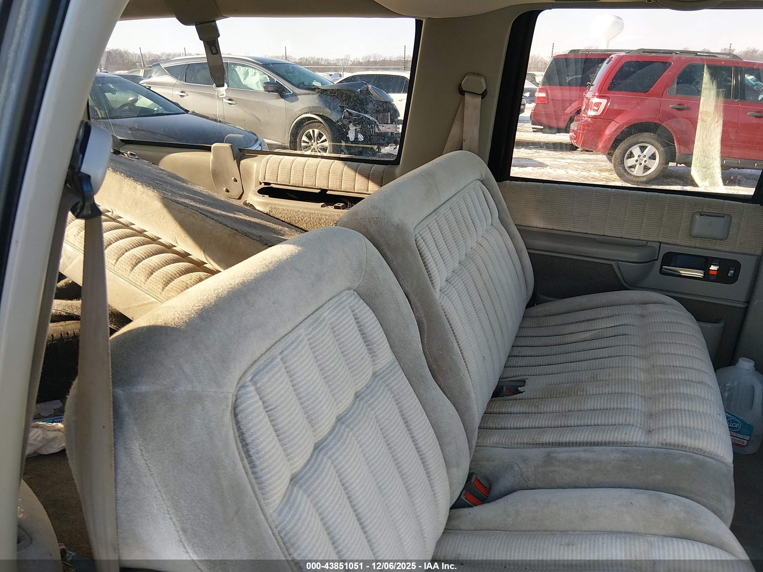 1993 Chevrolet Suburban C1500 Black vin: 1GNEC16K7PJ307382