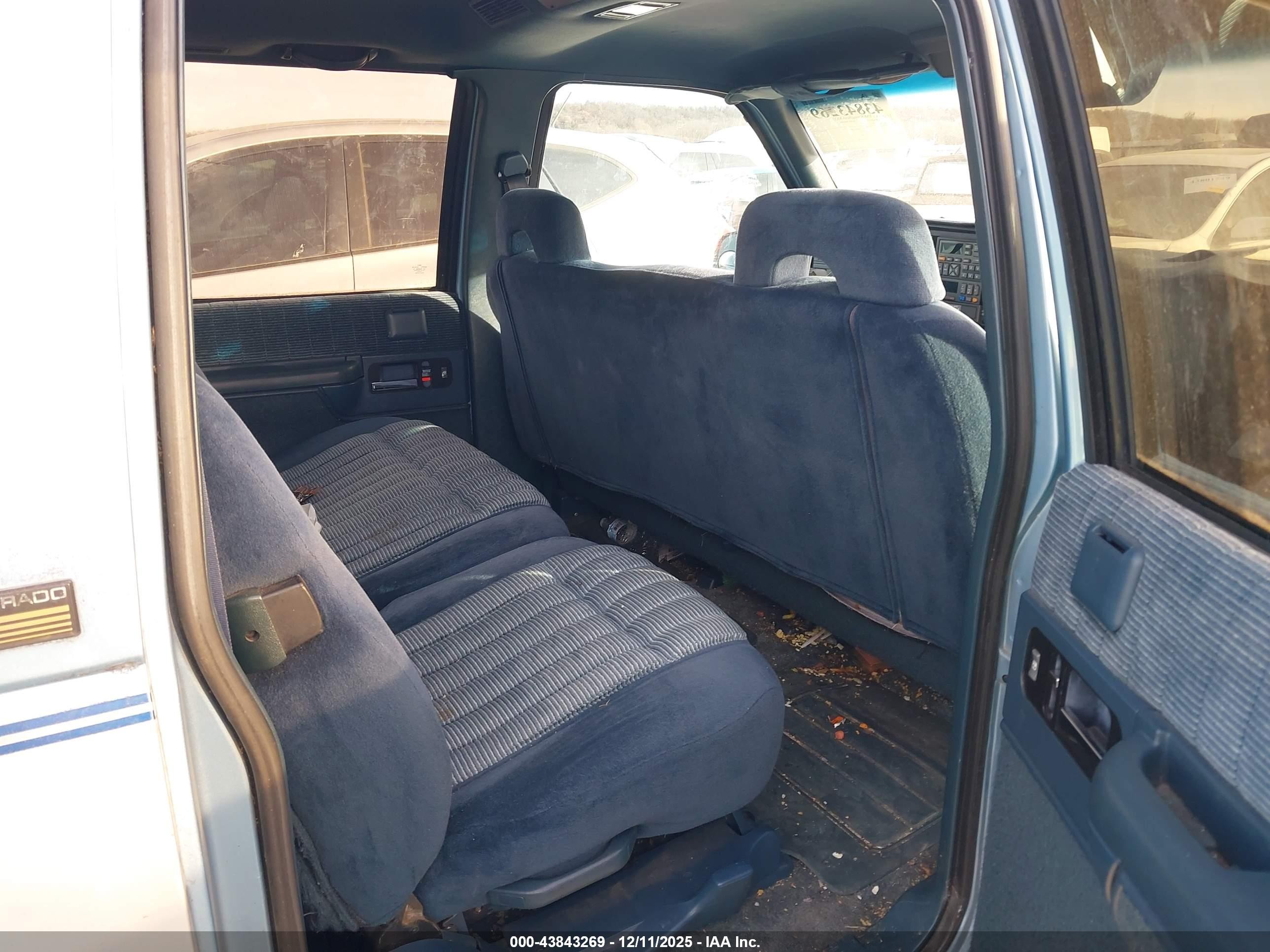 1993 Chevrolet Suburban C1500 Blue vin: 1GNEC16K8PJ330024