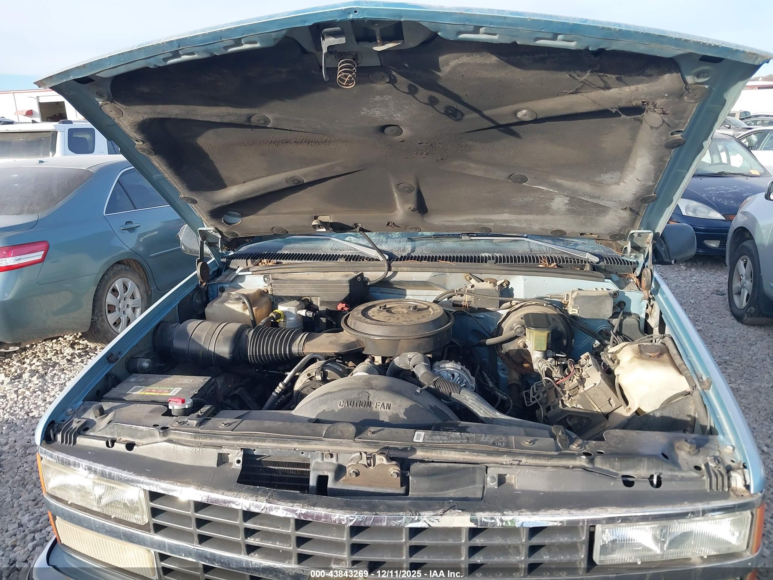 1993 Chevrolet Suburban C1500 Blue vin: 1GNEC16K8PJ330024