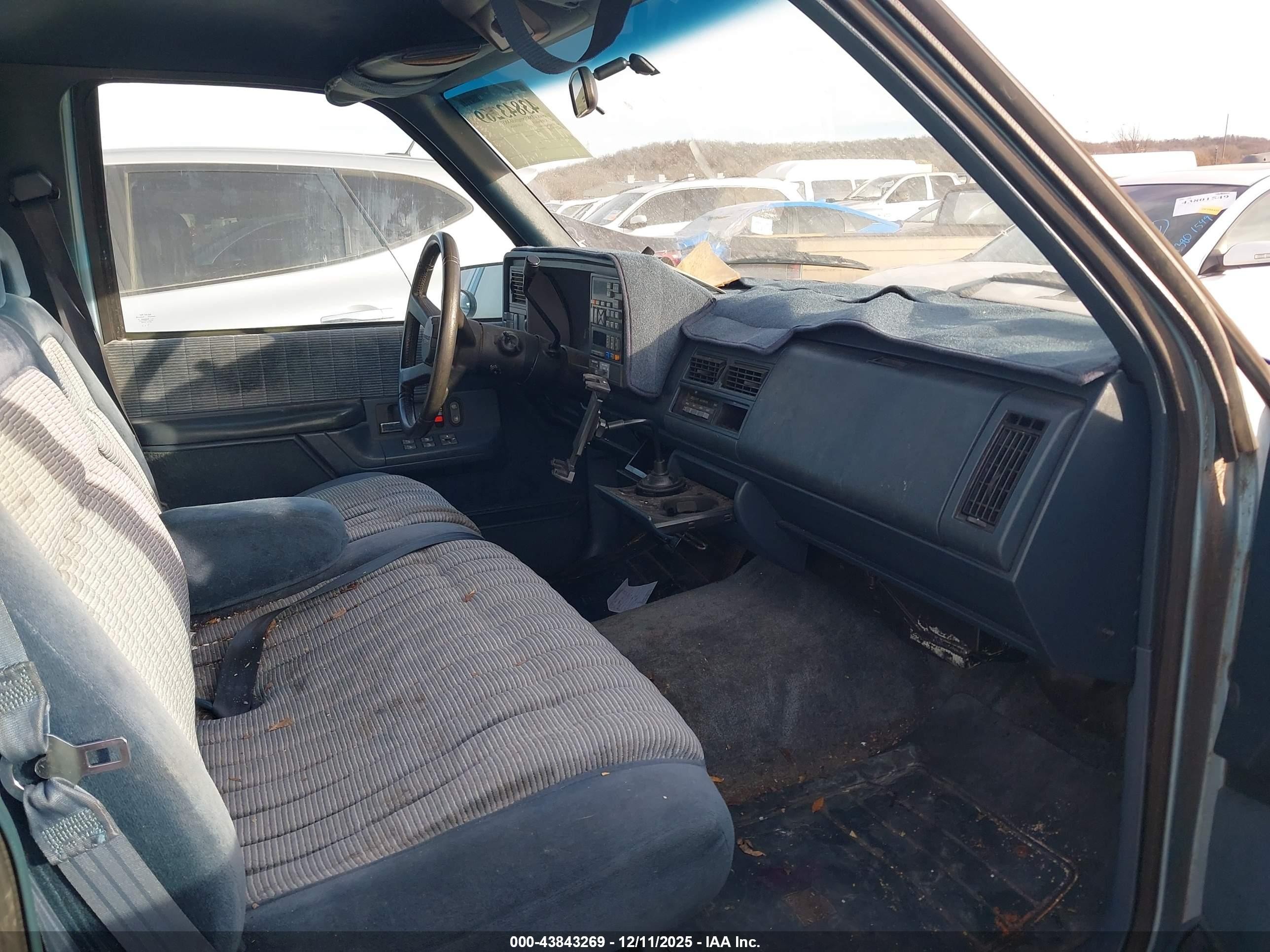 1993 Chevrolet Suburban C1500 Blue vin: 1GNEC16K8PJ330024